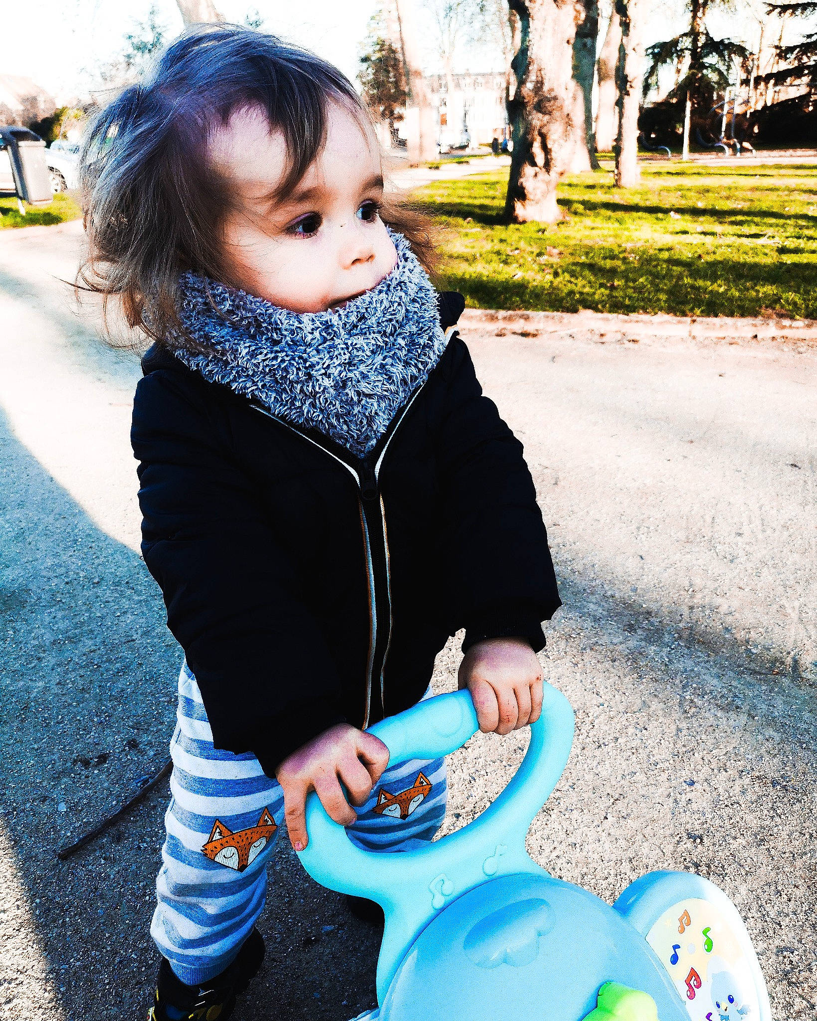 Ezekiel a rejoint le concours — aidez-le/la à gagner de superbes lots ! baby_toddler_clothing, beauty, blue, child, electric_blue, fun, grass, happy, leisure, light, morning, person, photograph, public_space, recreation, sleeve, street_fashion, summer, toddler, tree