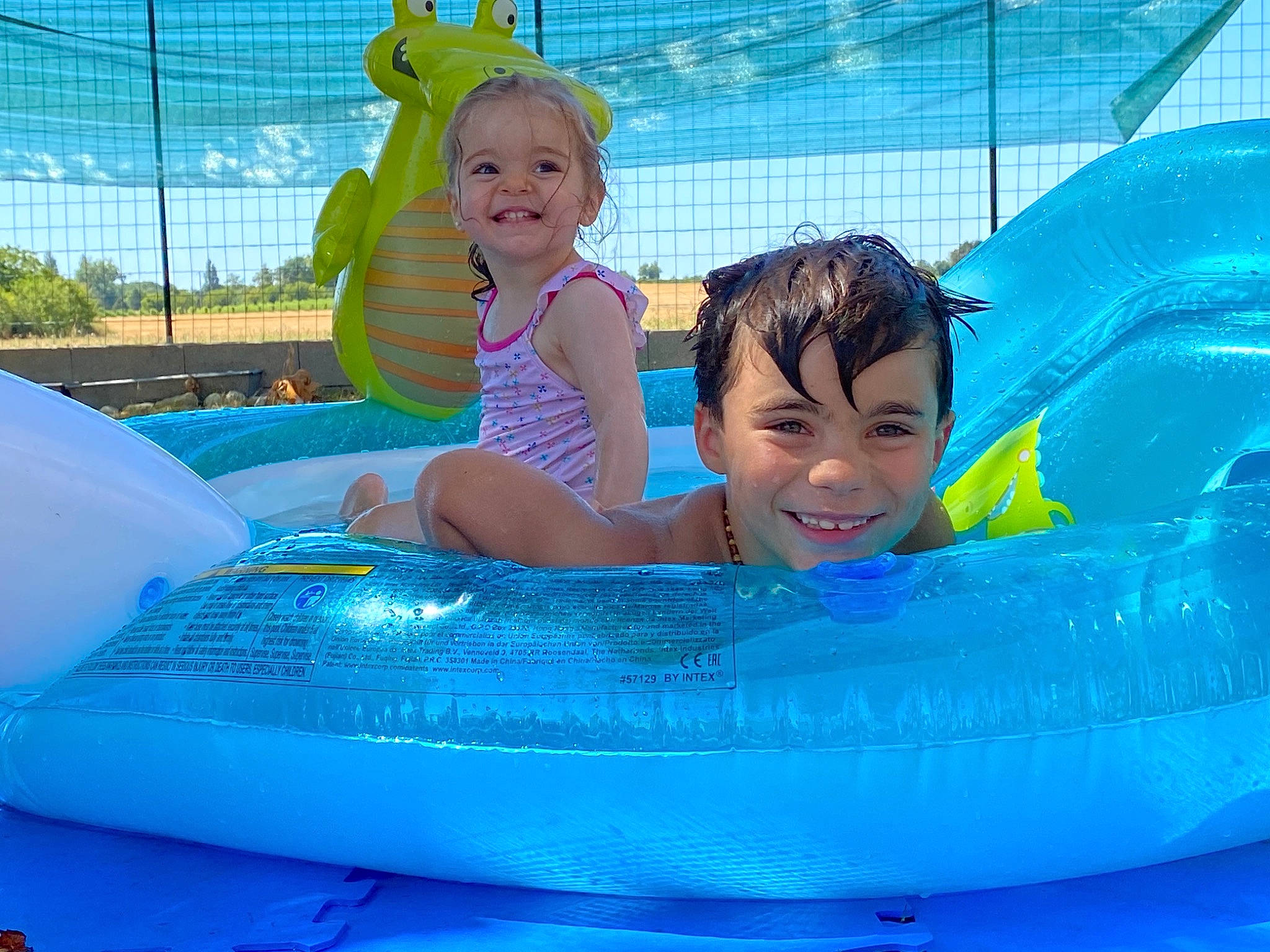 Paolo a rejoint le concours — aidez-le/la à gagner de superbes lots ! amusement_park, aqua, child, fun, games, inflatable, joy, leisure, nonbuilding_structure, park, person, play, recreation, smile, summer, swimming_pool, toddler, vacation, water, water_park