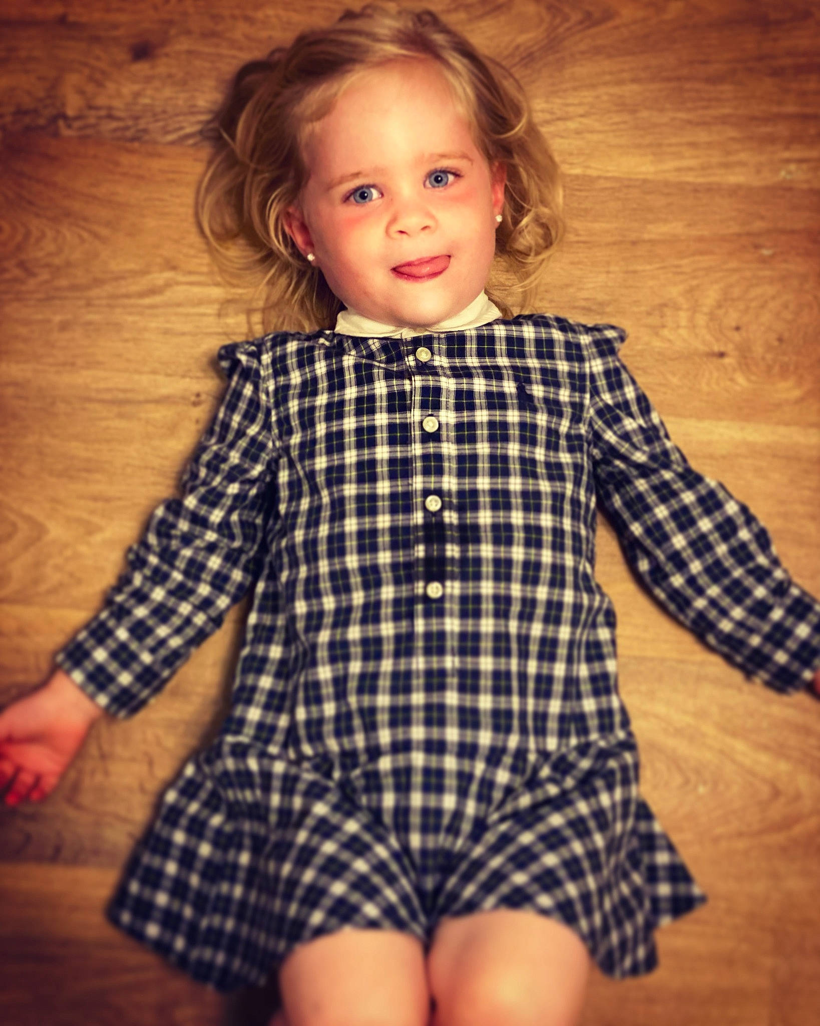 Luiza a rejoint le concours — aidez-le/la à gagner de superbes lots ! chin, dress, eye, face, facial_expression, hair, hairstyle, head, human, joy, lip, one_piece_garment, organ, outerwear, person, photograph, plant, skin, sleeve, smile