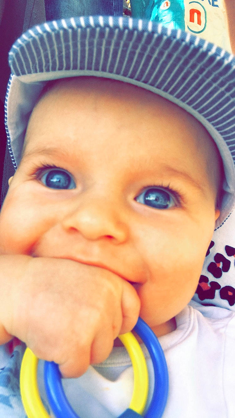 Timéo participe au concours pour gagner de l'argent avec cette photo : baby, cheek, child, chin, close_up, eye, eyebrow, eyelash, face, facial_expression, forehead, head, headgear, joy, lip, mouth, nose, person, skin, smile