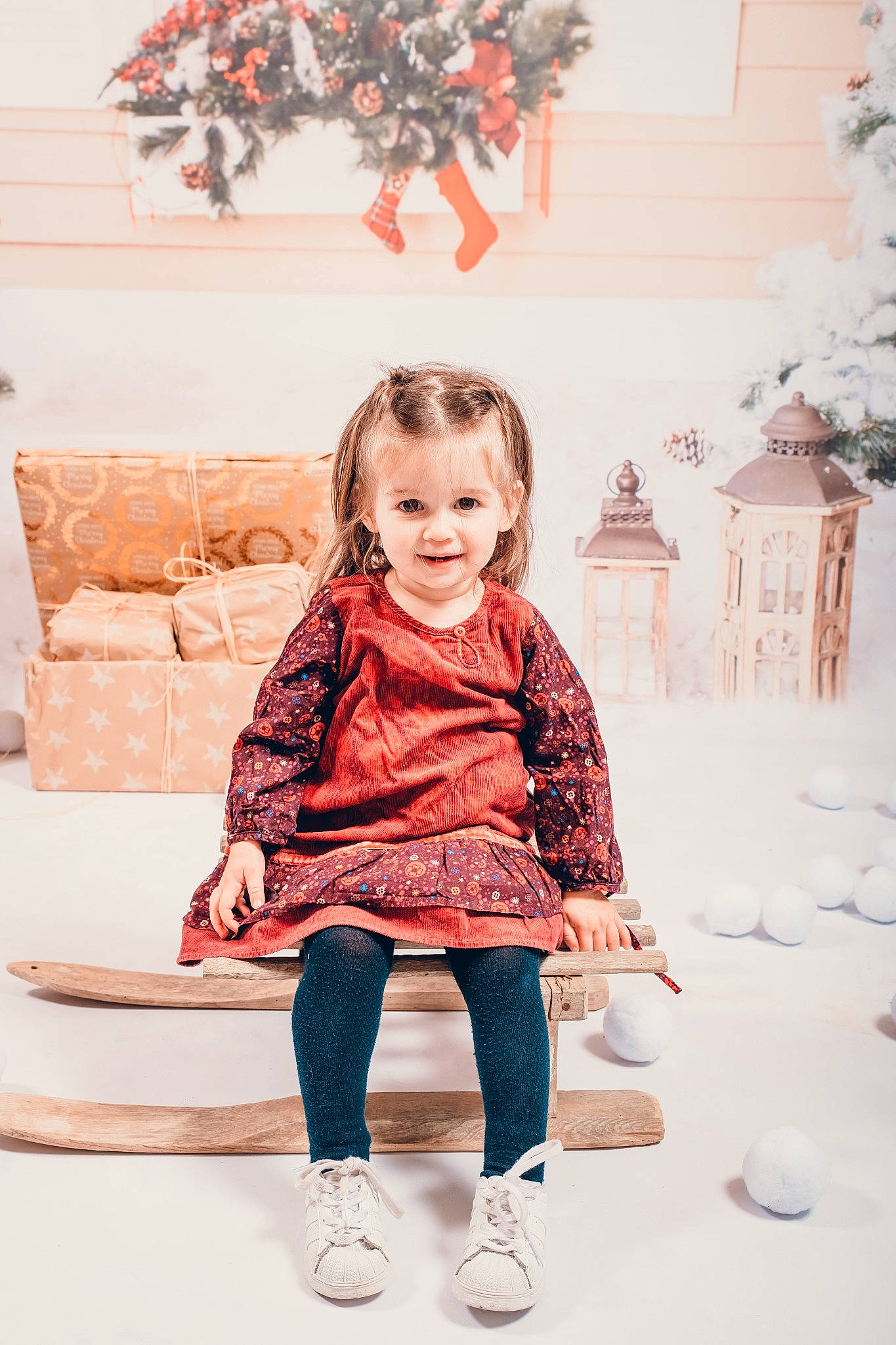 Noéline participe au concours pour gagner de l'argent avec cette photo : baby_toddler_clothing, child, event, flooring, happy, magenta, pattern, person, photograph, pink, red, sitting, sleeve, smile, stock_photography, style, textile, toddler, white, winter