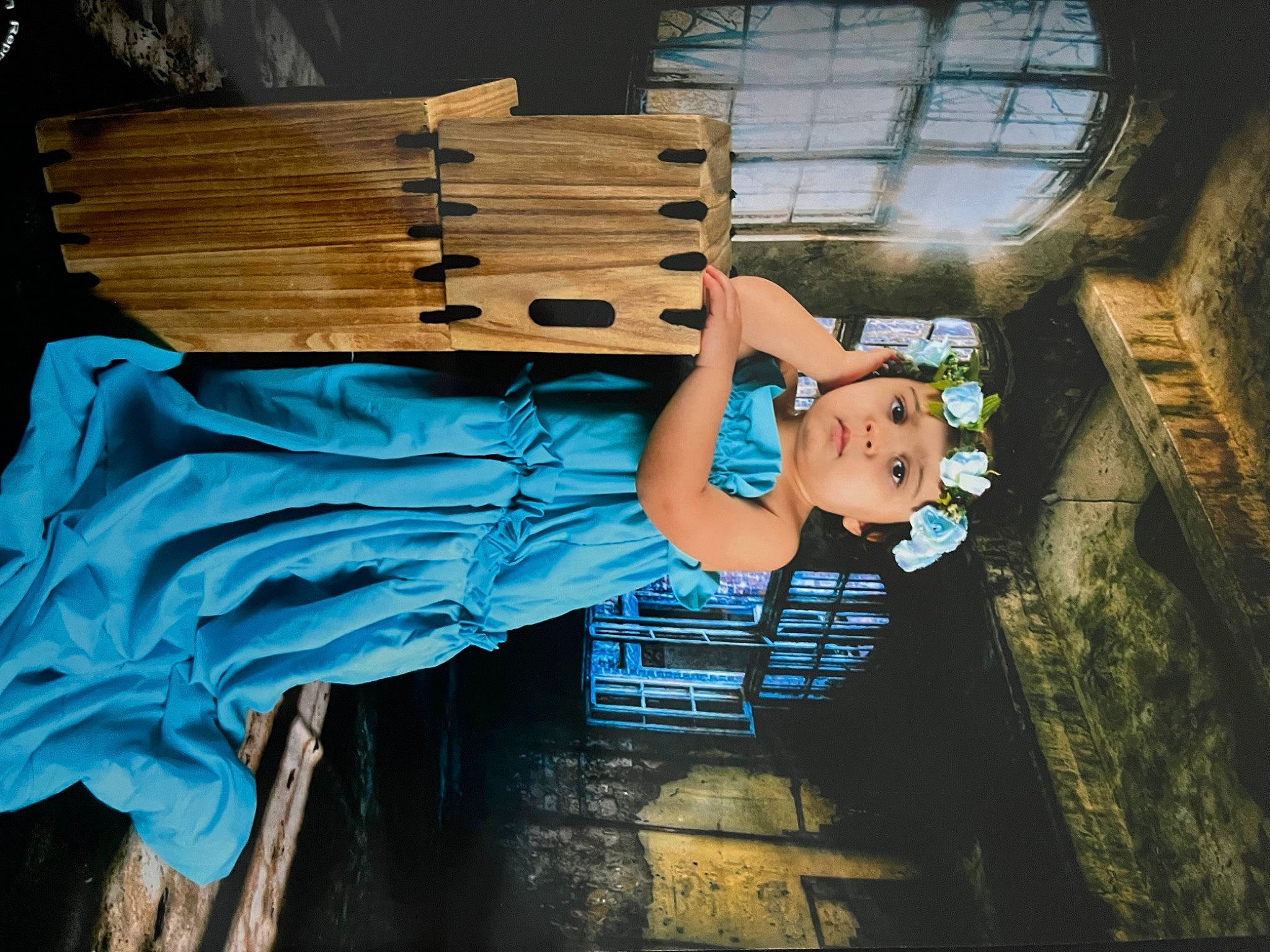 Lyana participe au concours pour gagner de l'argent avec cette photo : azure, brick, brickwork, child, denim, electric_blue, flash_photography, fun, headwear, human_leg, leg, leisure, person, photo_shoot, room, sandal, shadow, sitting, stairs, water