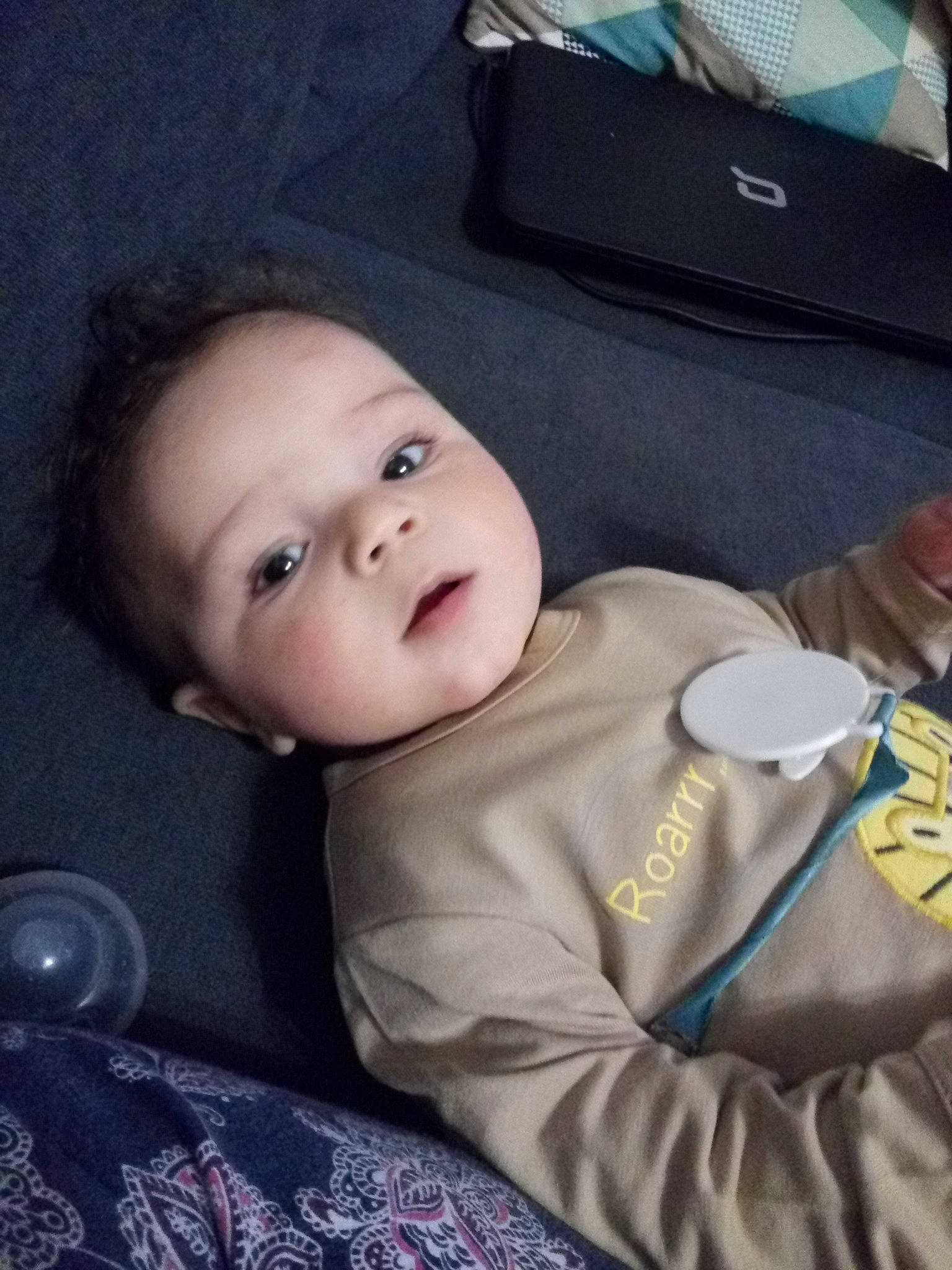 Aymen participe au concours pour gagner de l'argent avec cette photo : baby, birth, cheek, child, electronic_device, eye, nose, person, skin, sleep, smile, toddler