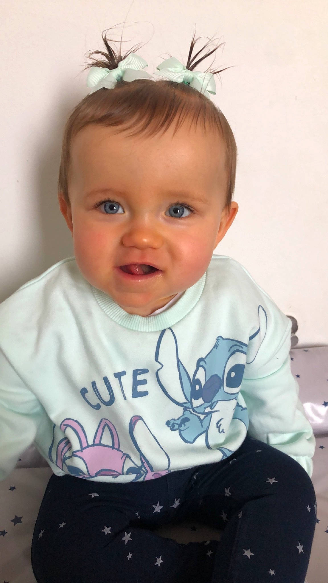 Maëline participe au concours pour gagner de l'argent avec cette photo : arm, baby, baby_toddler_clothing, cheek, chin, eye, eyebrow, face, facial_expression, forehead, hairstyle, happy, head, iris, joy, person, product, skin, sleeve, smile