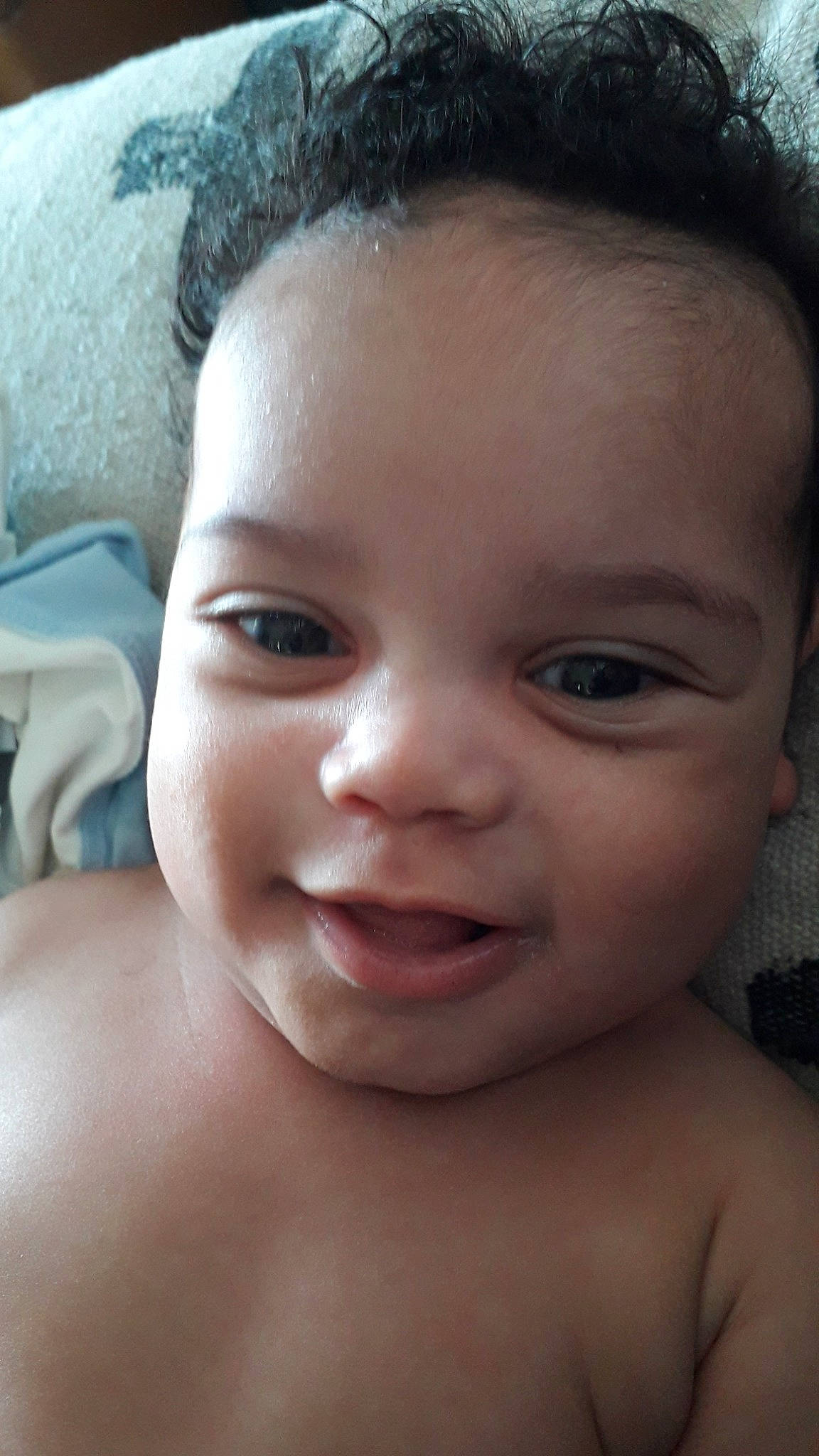 Lorenzo participe au concours pour gagner de l'argent avec cette photo : baby, beauty, cheek, child, chin, close_up, eye, eyebrow, eyelash, face, facial_expression, forehead, hair, head, lip, mouth, nose, person, skin, smile