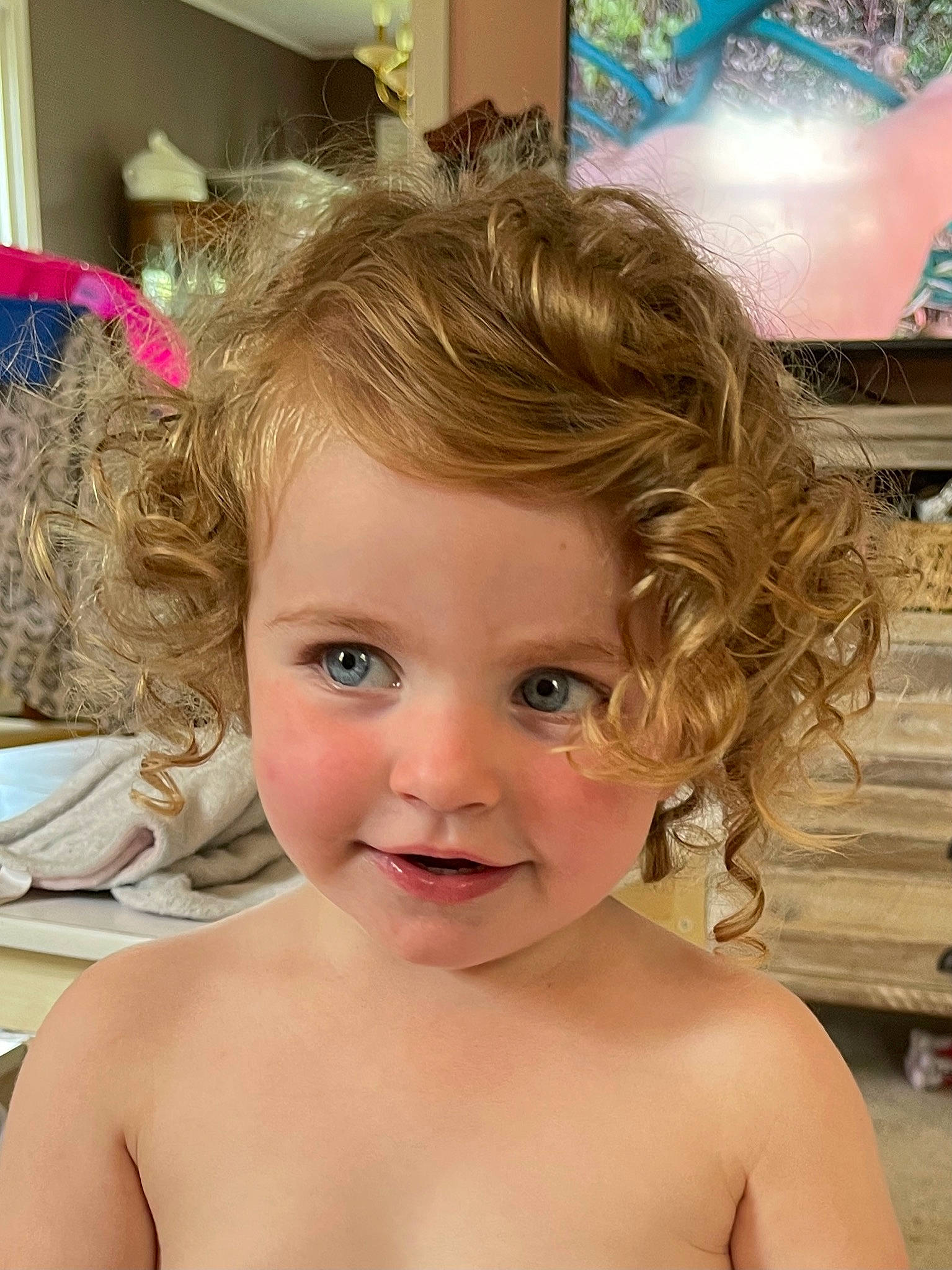 Milly is registered to the contest to win money with this photo: cheek, chin, ear, eye, eyebrow, eyelash, facial_expression, forehead, hair, hairstyle, human_body, jaw, lip, mouth, neck, nose, organ, person, shoulder, skin