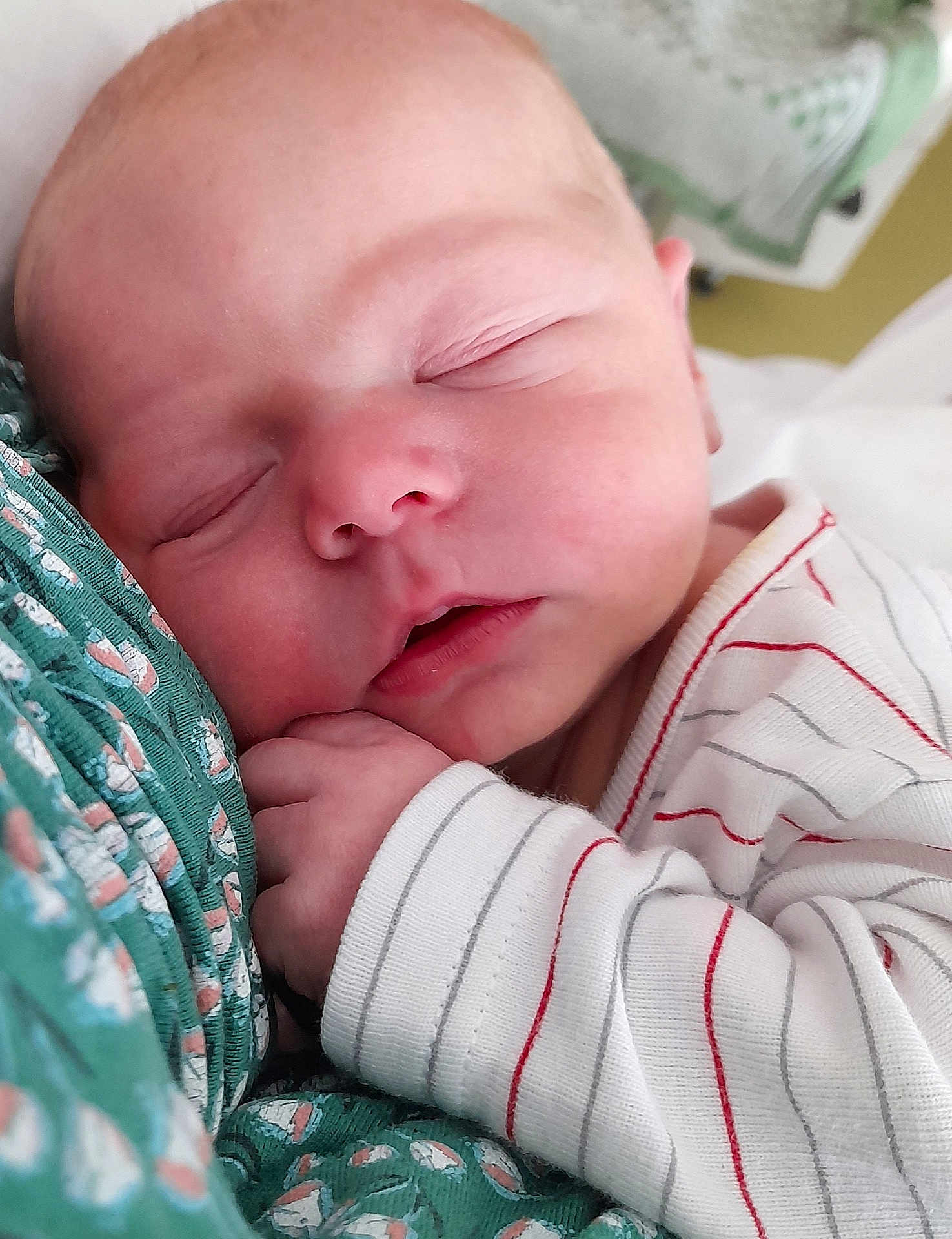 Eleonore participe au concours pour gagner de l'argent avec cette photo : baby, newborn, sleeping, infant, closeup, face, hand, clothing, striped, fabric, soft, peaceful, cuddle, portrait, skin, cute, child, rest, comfort, indoors