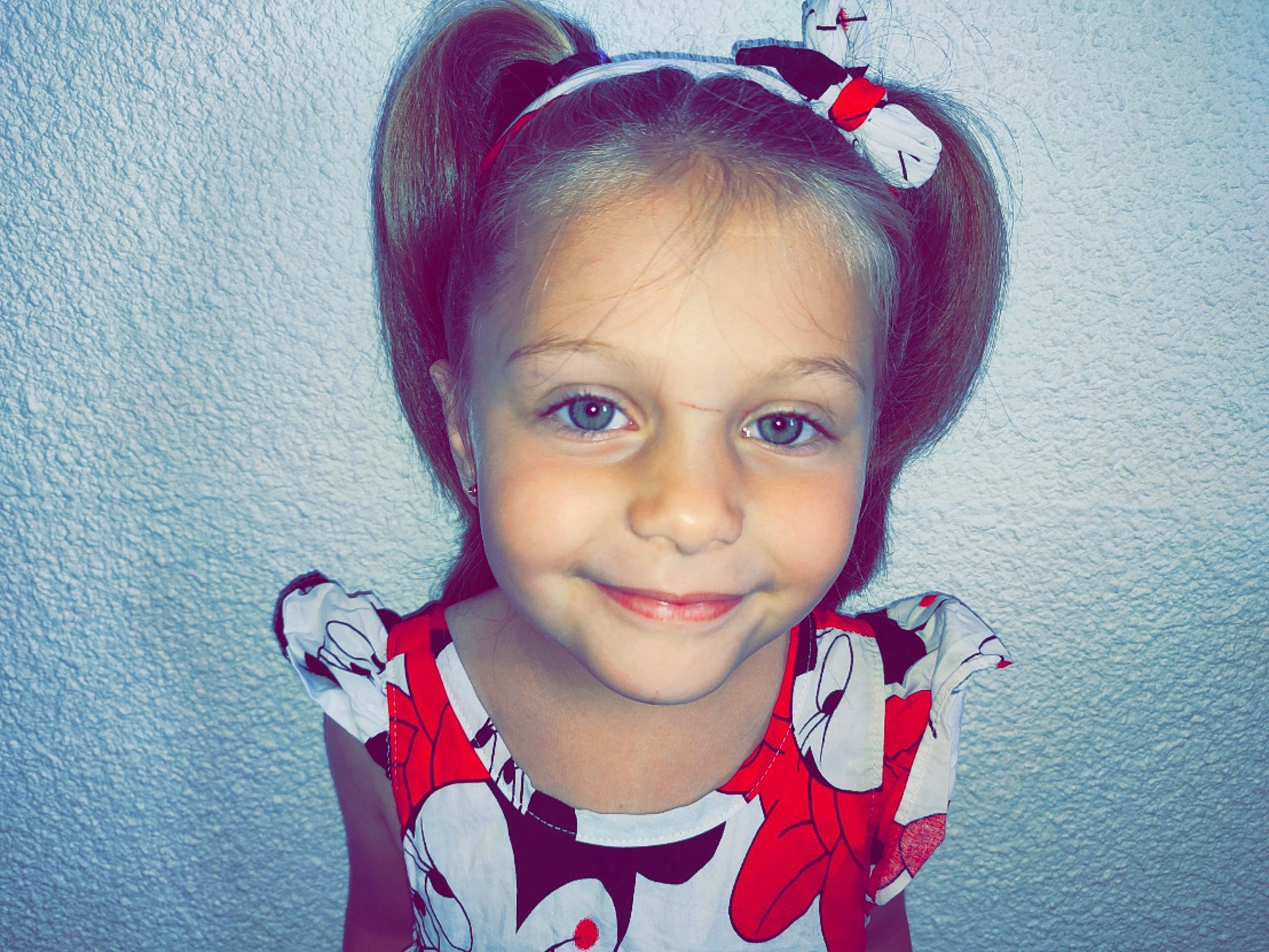 Aurélia a rejoint le concours — aidez-le/la à gagner de superbes lots ! blue, cheek, chin, ear, eye, eyebrow, face, facial_expression, hair, hairstyle, happy, head, joy, lip, neck, nose, organ, person, skin, sleeve