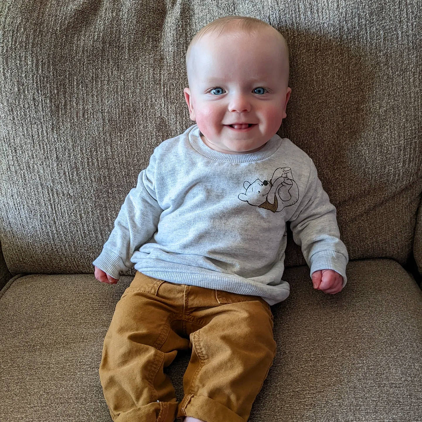 Oliver is registered to the contest to win money with this photo: baby, baby_toddler_clothing, cheek, chin, collar, comfort, eye, face, grey, head, human_body, iris, joy, neck, nose, person, skin, sleeve, smile, t_shirt