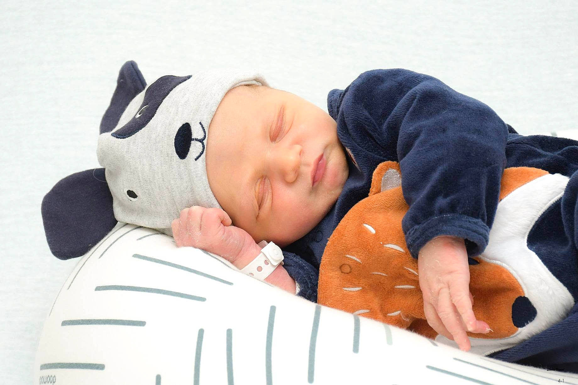 Nolan participe au concours pour gagner de l'argent avec cette photo : baby, baby_products, baby_sleeping, baby_toddler_clothing, bedtime, cap, child, comfort, facial_expression, fur, happy, headwear, leisure, linens, nap, person, portrait_photography, sitting, sleeve, t_shirt