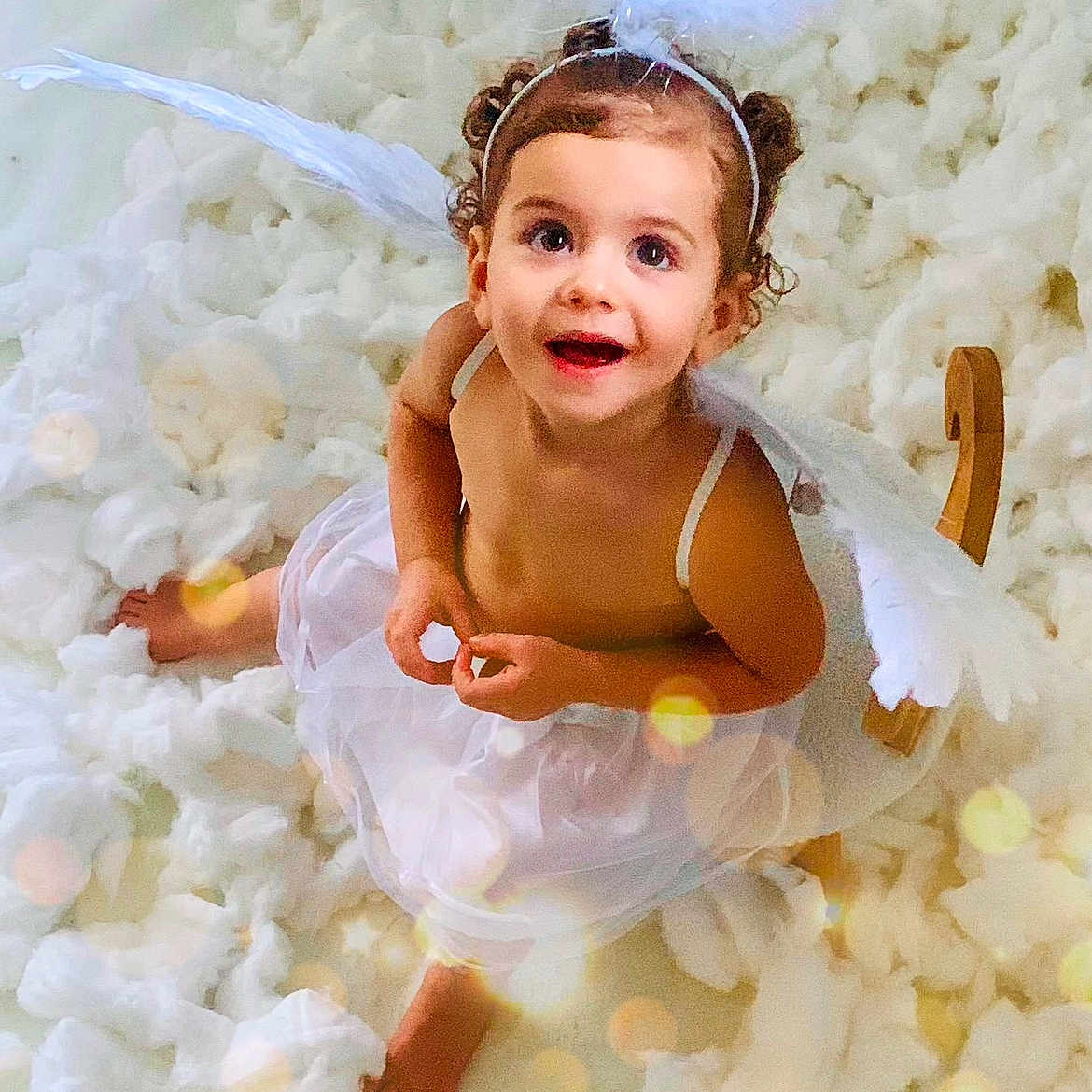 Louisy participe au concours pour gagner de l'argent avec cette photo : accessories, angel, bathing, child, clothing, dress, face, female, flower, girl, happy, head, indoors, jewelry, person, petal, photography, plant, portrait, sitting