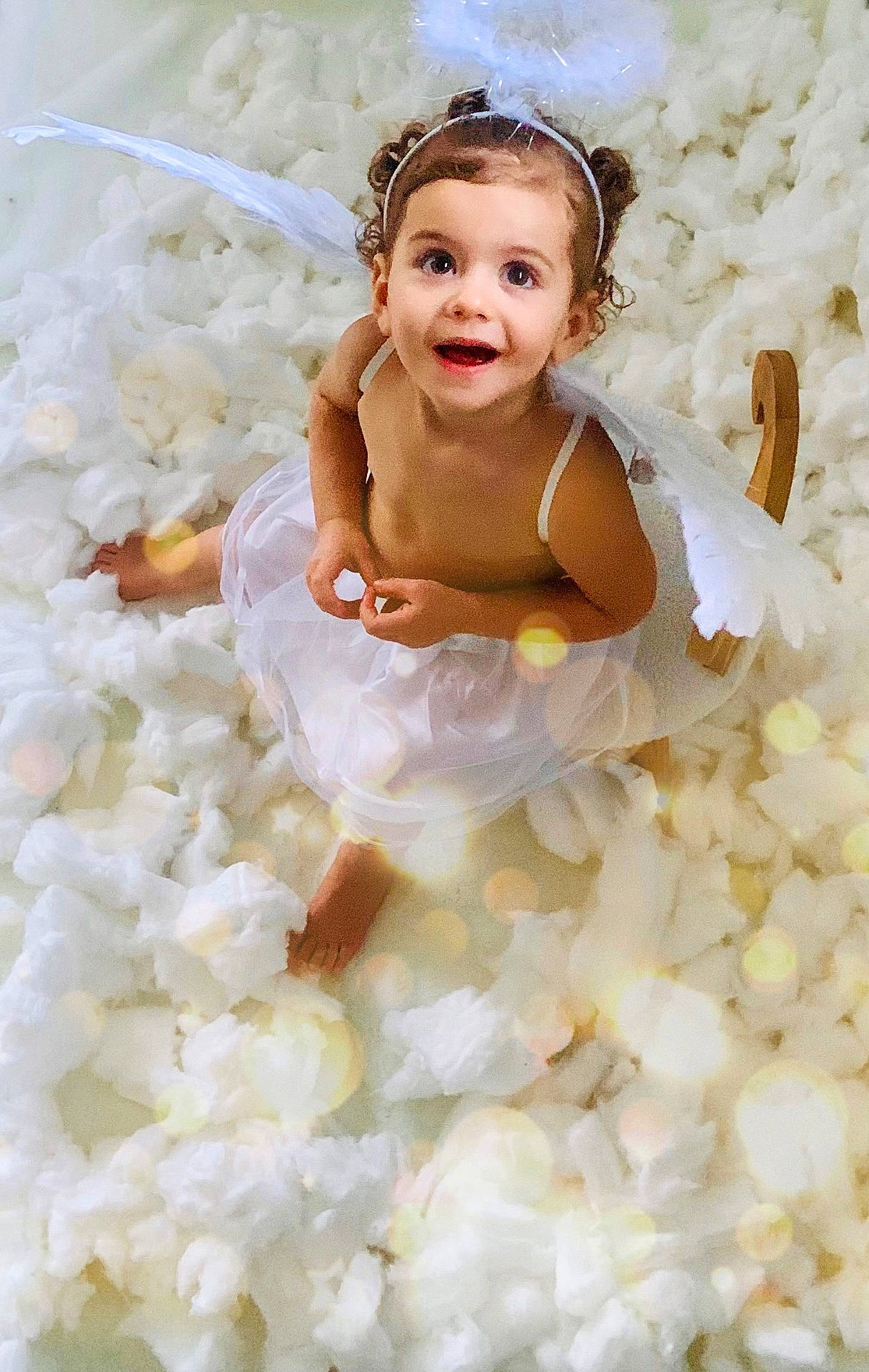 Louisy participe au concours pour gagner de l'argent avec cette photo : accessories, bathing, child, clothing, costume, dress, face, female, flower, girl, happy, head, jewelry, necklace, person, petal, photography, plant, portrait, smile
