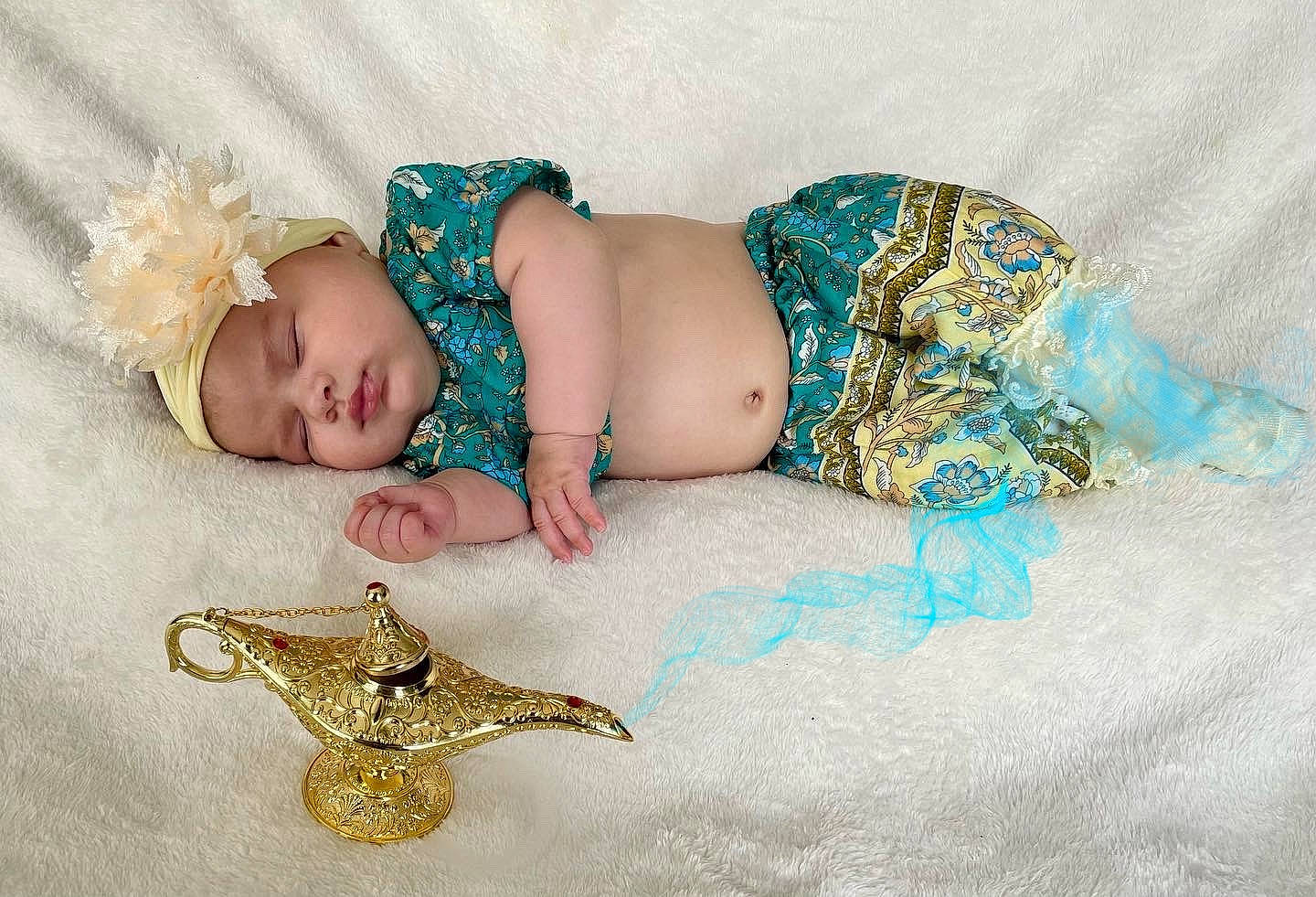 Rose participe au concours pour gagner de l'argent avec cette photo : aqua, arm, baby, baby_toddler_clothing, child, comfort, couch, foot, hand, happy, headgear, headwear, human_body, human_leg, jewellery, leg, linens, pattern, person, thigh