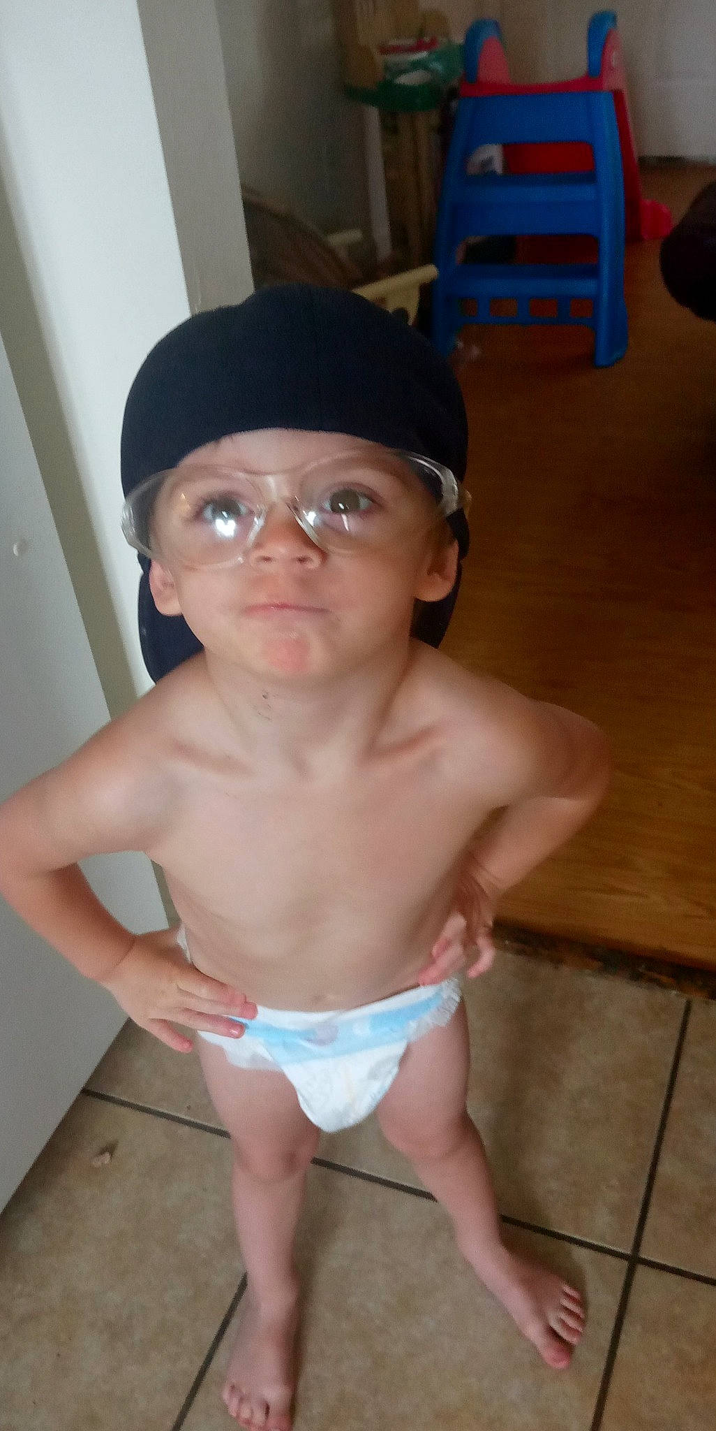 Ash is registered to the contest to win money with this photo: arm, baby_toddler_clothing, cap, cheek, chin, eye, eyebrow, face, facial_expression, glasses, hair, hairstyle, head, headwear, lip, mouth, neck, nose, person, shoulder