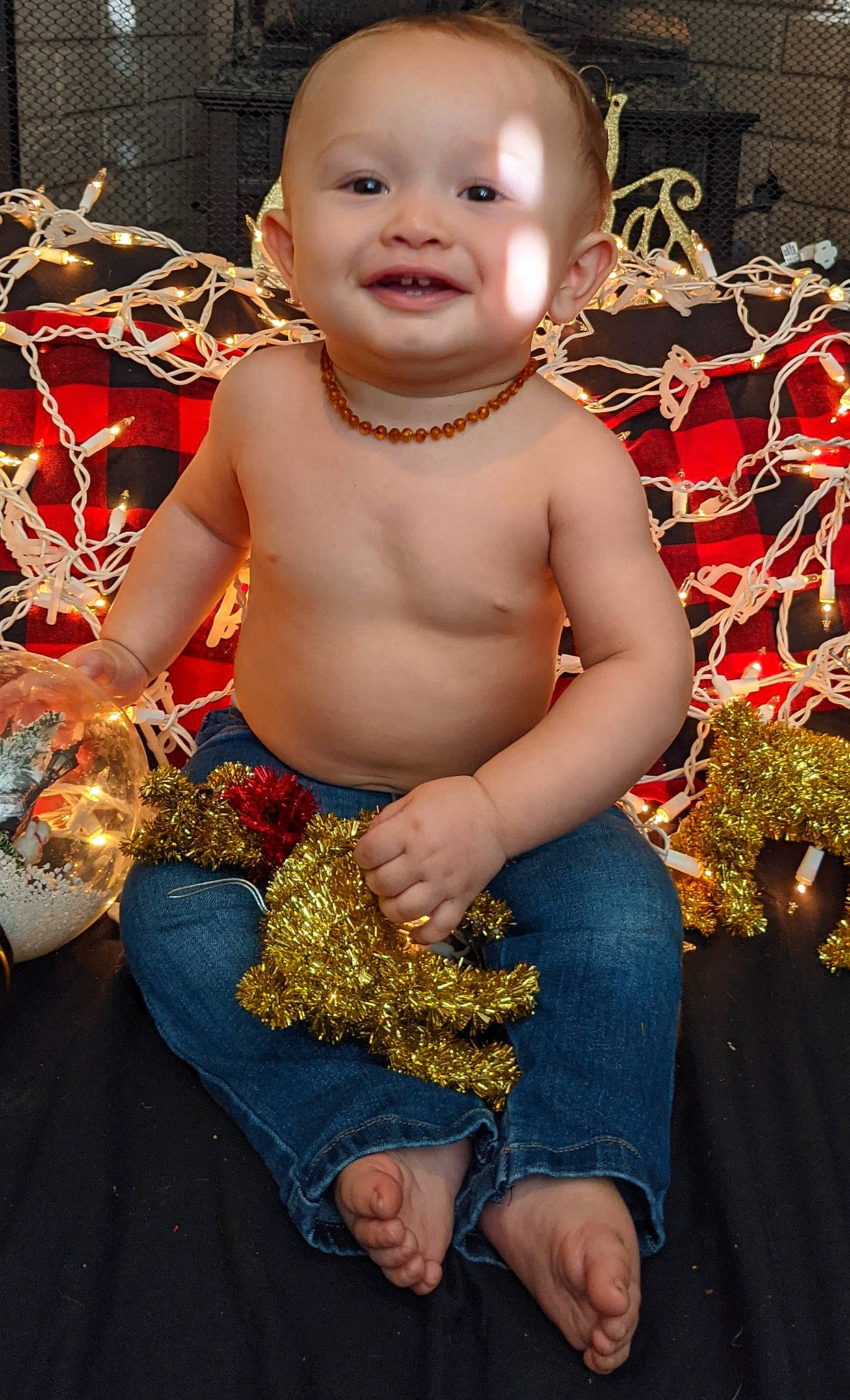 Gauge is registered to the contest to win money with this photo: abdomen, baby, baby_toddler_clothing, barechested, chest, child, event, eye, fashion_accessory, flash_photography, fun, happy, iris, jewellery, joy, ornament, people_in_nature, person, smile, toddler