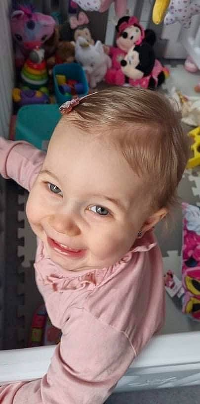 Lyanna participe au concours pour gagner de l'argent avec cette photo : cheek, chin, ear, eye, eyebrow, eyelash, facial_expression, forehead, fun, hairstyle, happy, iris, joy, lip, mouth, nose, person, photograph, pink, skin