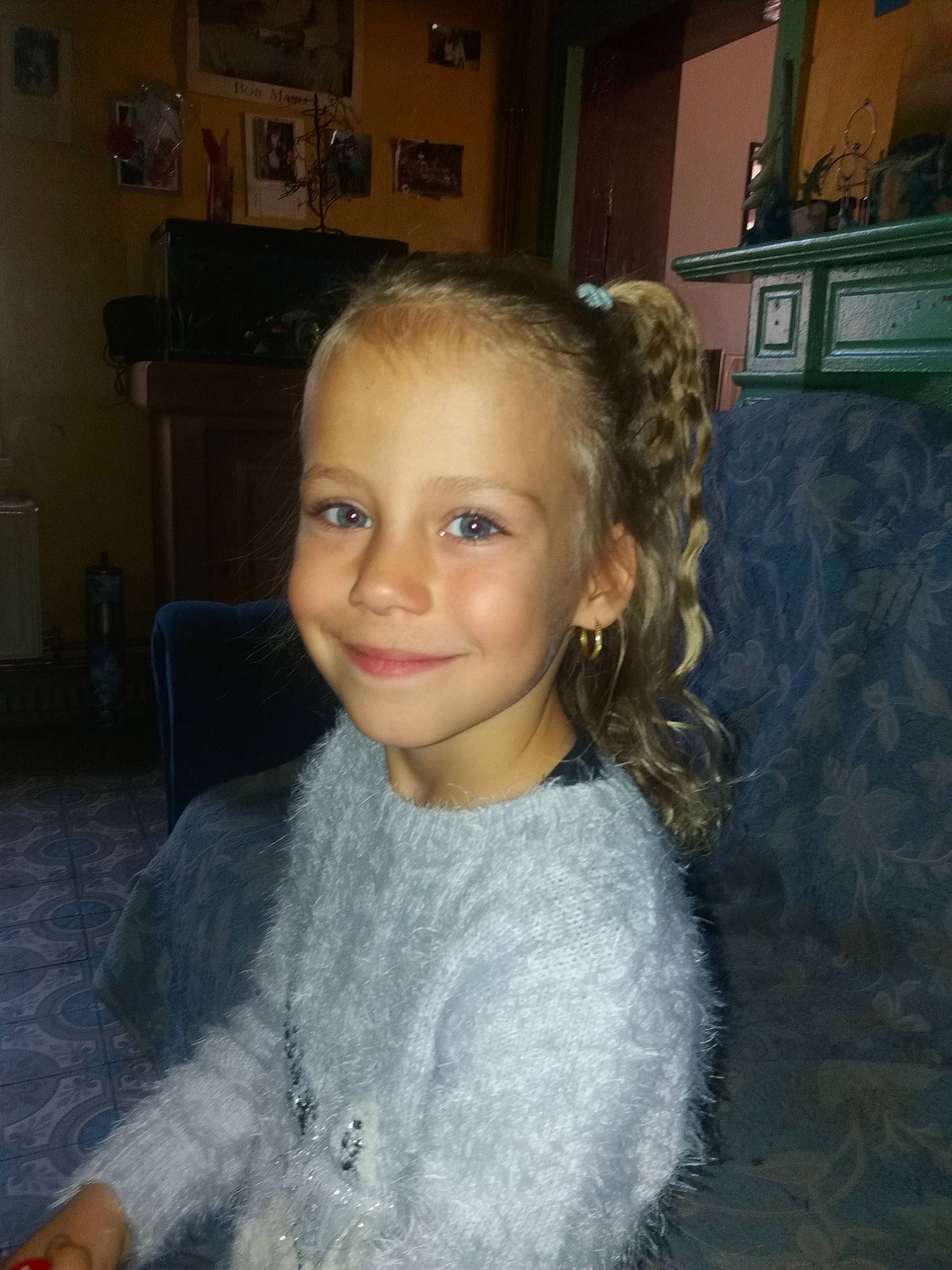 Laora a rejoint le concours — aidez-le/la à gagner de superbes lots ! beauty, blond, cheek, child, child_model, chin, ear, eyebrow, face, forehead, girl, hair, hairstyle, head, human_hair_color, iris, joy, long_hair, person, skin