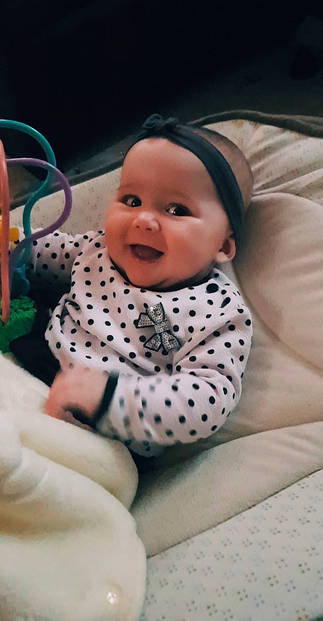 Zélie participe au concours pour gagner de l'argent avec cette photo : baby, cheek, child, person, toddler