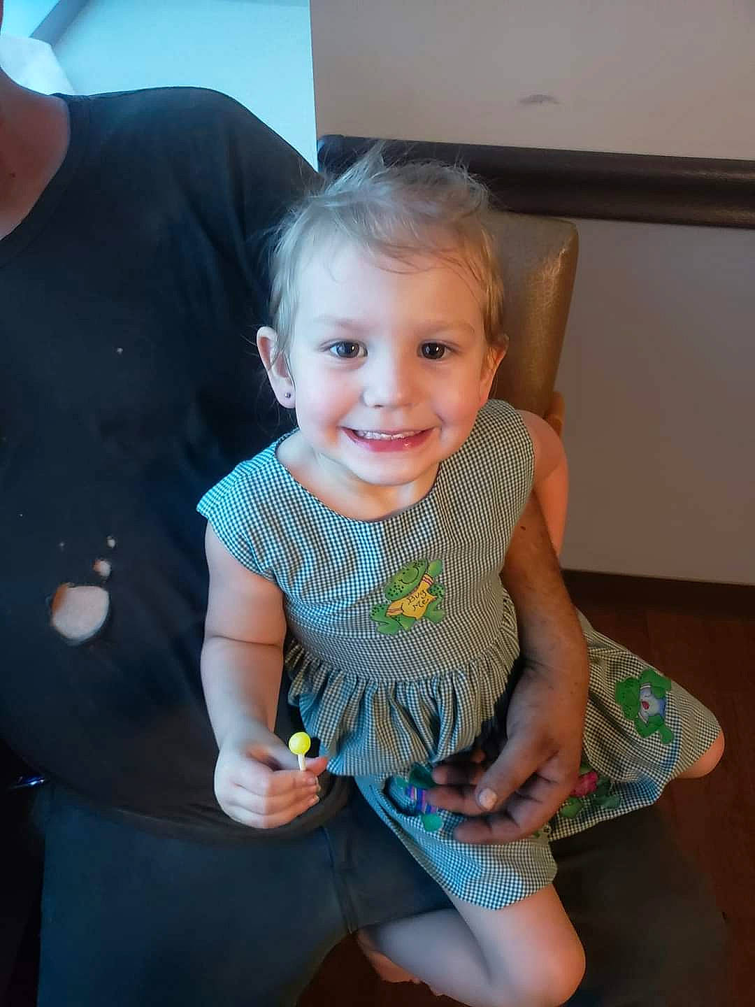 Serenity is registered to the contest to win money with this photo: baby_toddler_clothing, chair, child, electric_blue, event, fun, happy, human_body, human_leg, iris, joint, joy, lap, pattern, person, shoulder, sitting, skin, smile, t_shirt