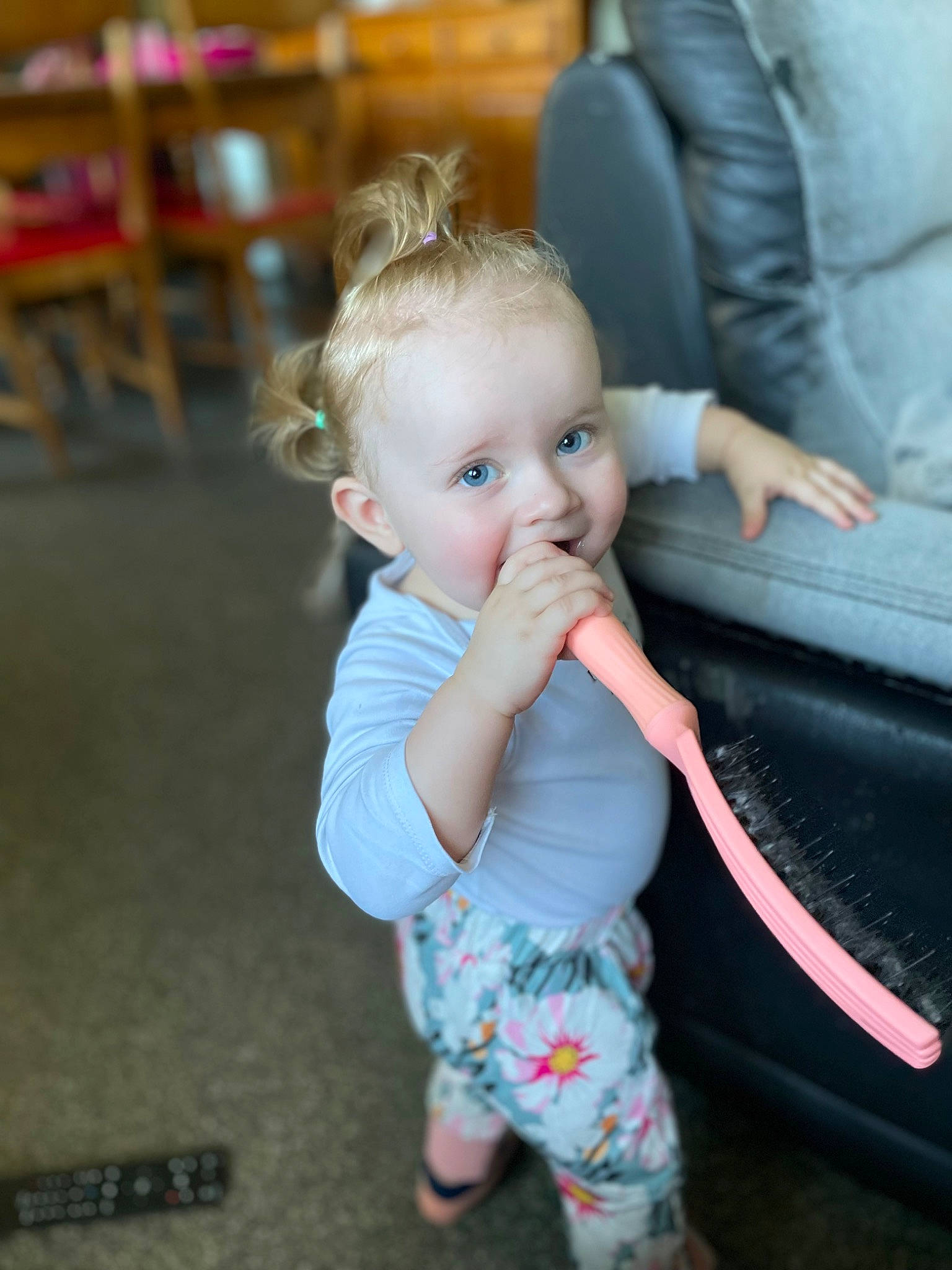 Malya participe au concours pour gagner de l'argent avec cette photo : baby, baby_toddler_clothing, chair, cheek, child, comfort, event, eye, face, facial_expression, flooring, fun, happy, iris, person, shoulder, sitting, skin, sleeve, smile