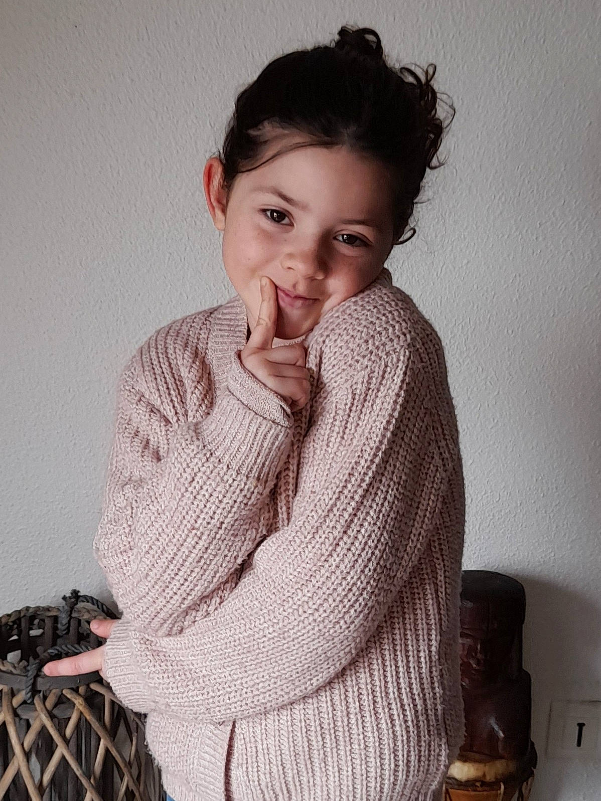 Jade participe au concours pour gagner de l'argent avec cette photo : child, elbow, fashion, fashion_design, flash_photography, flooring, hair, happy, joint, joy, lip, long_hair, neck, pattern, person, shoulder, sleeve, smile, standing, waist