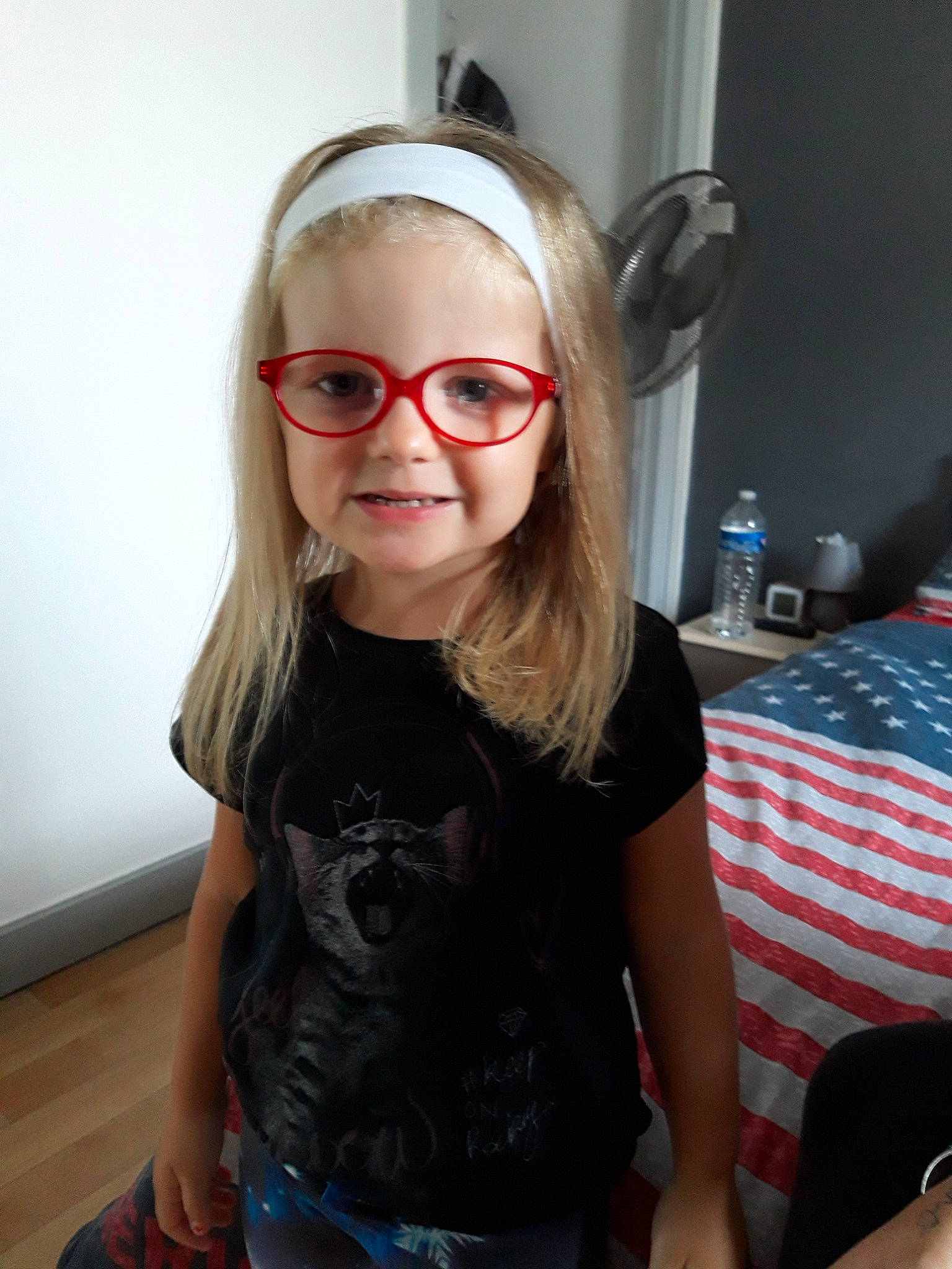 Melhyna a rejoint le concours — aidez-le/la à gagner de superbes lots ! bangs, blond, brown_hair, cool, ear, eyewear, girl, glasses, hair, hair_coloring, hairstyle, human_hair_color, long_hair, person, product, shoulder, sunglasses, vision_care