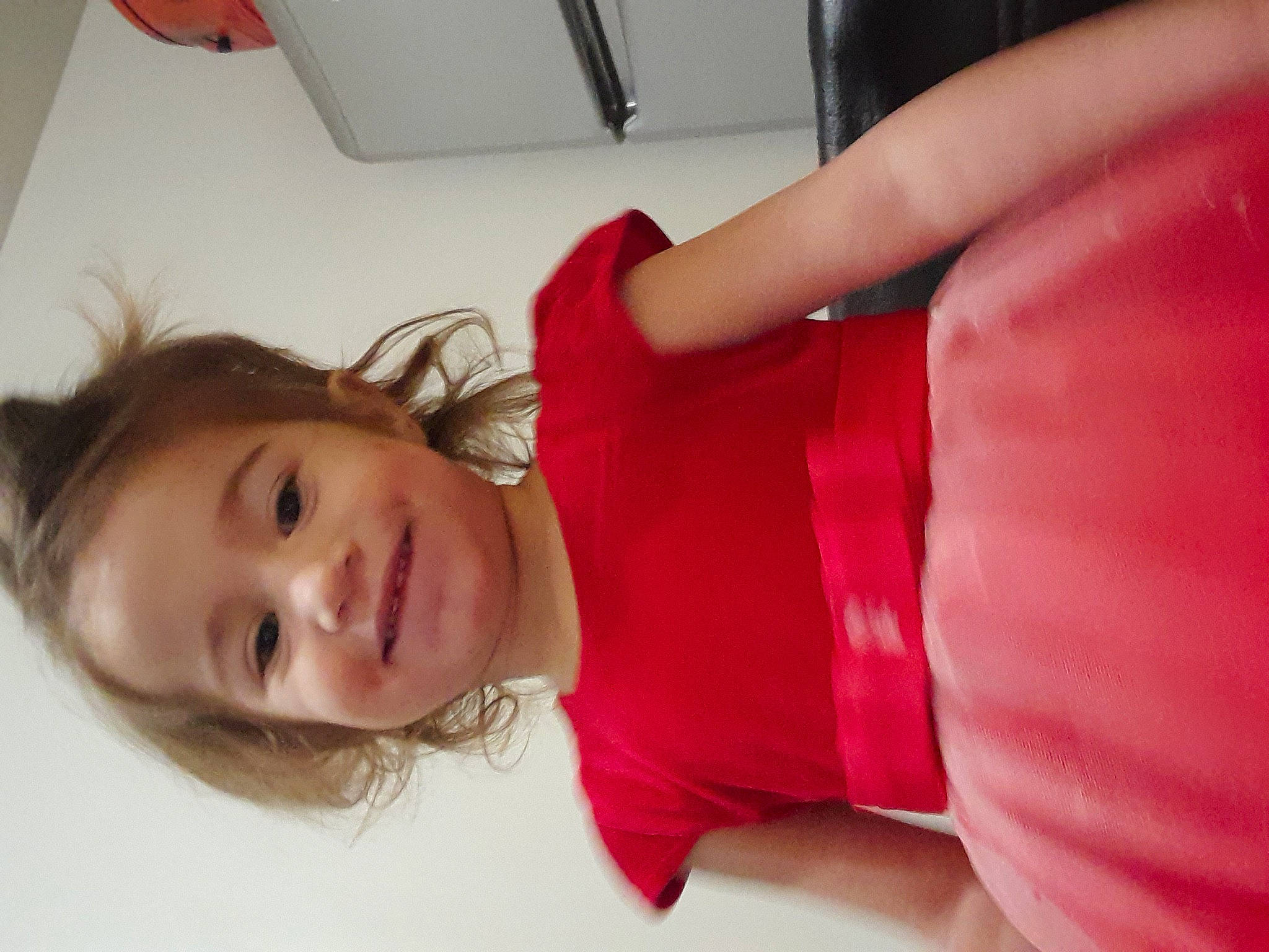 Lena participe au concours pour gagner de l'argent avec cette photo : chest, child, comfort, dress, elbow, eyelash, finger, fun, gesture, happy, human_leg, joint, joy, lip, neck, person, shoulder, skin, smile, thigh