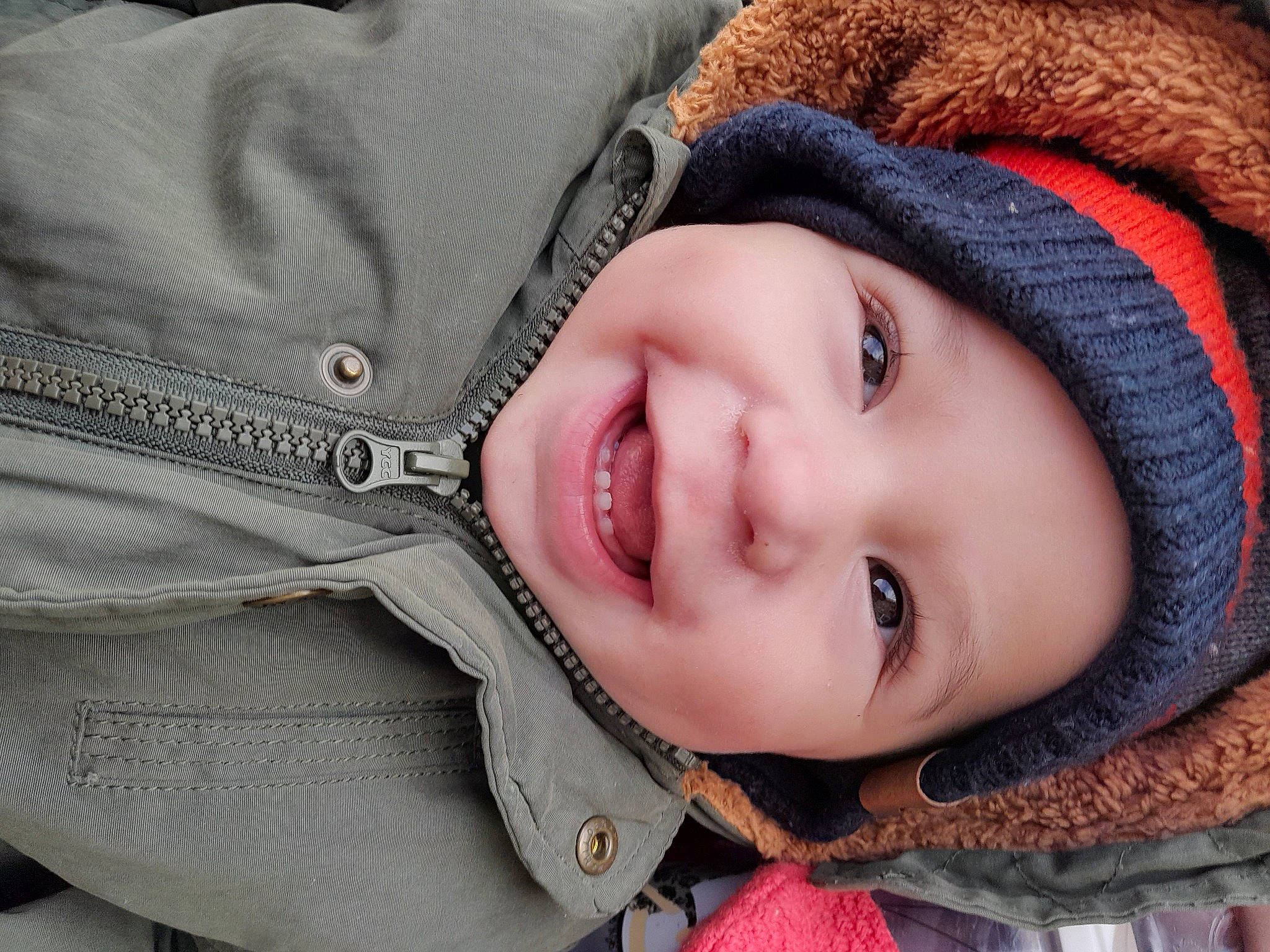 Axel participe au concours pour gagner de l'argent avec cette photo : cap, cheek, eye, eyebrow, eyelash, face, happy, head, headwear, human_body, iris, joy, lip, mouth, nose, organ, outerwear, person, plant, skin