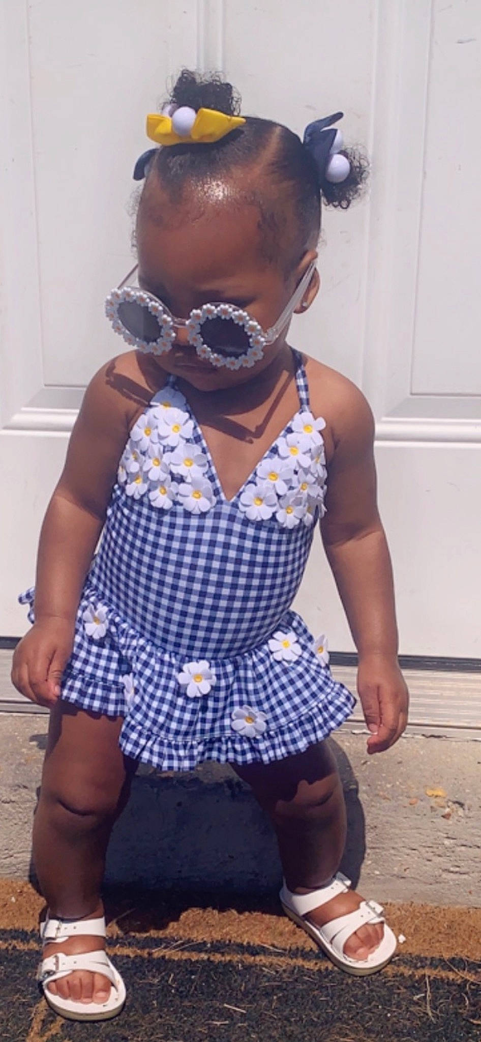 Kennedi is registered to the contest to win money with this photo: audio_equipment, dress, electric_blue, eyewear, glasses, goggles, hair, hairstyle, human_leg, jewellery, neck, pattern, person, plaid, shoulder, sleeve, sunglasses, tartan, thigh, trunk