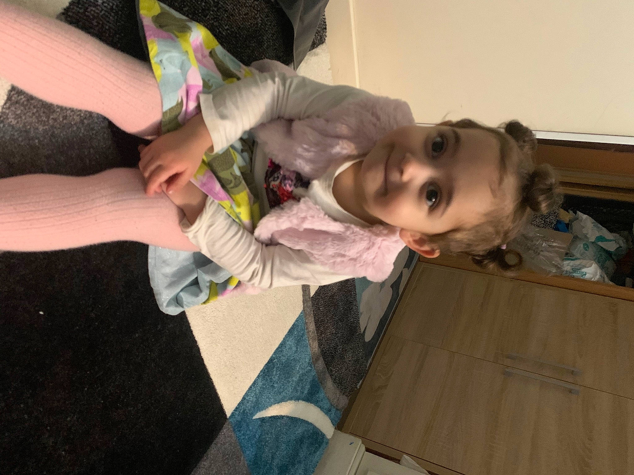 Lea participe au concours pour gagner de l'argent avec cette photo : baby, child, flooring, fun, gesture, happy, hardwood, human_leg, iris, joy, lap, person, room, sitting, smile, sock, thigh, thumb, toddler, tree