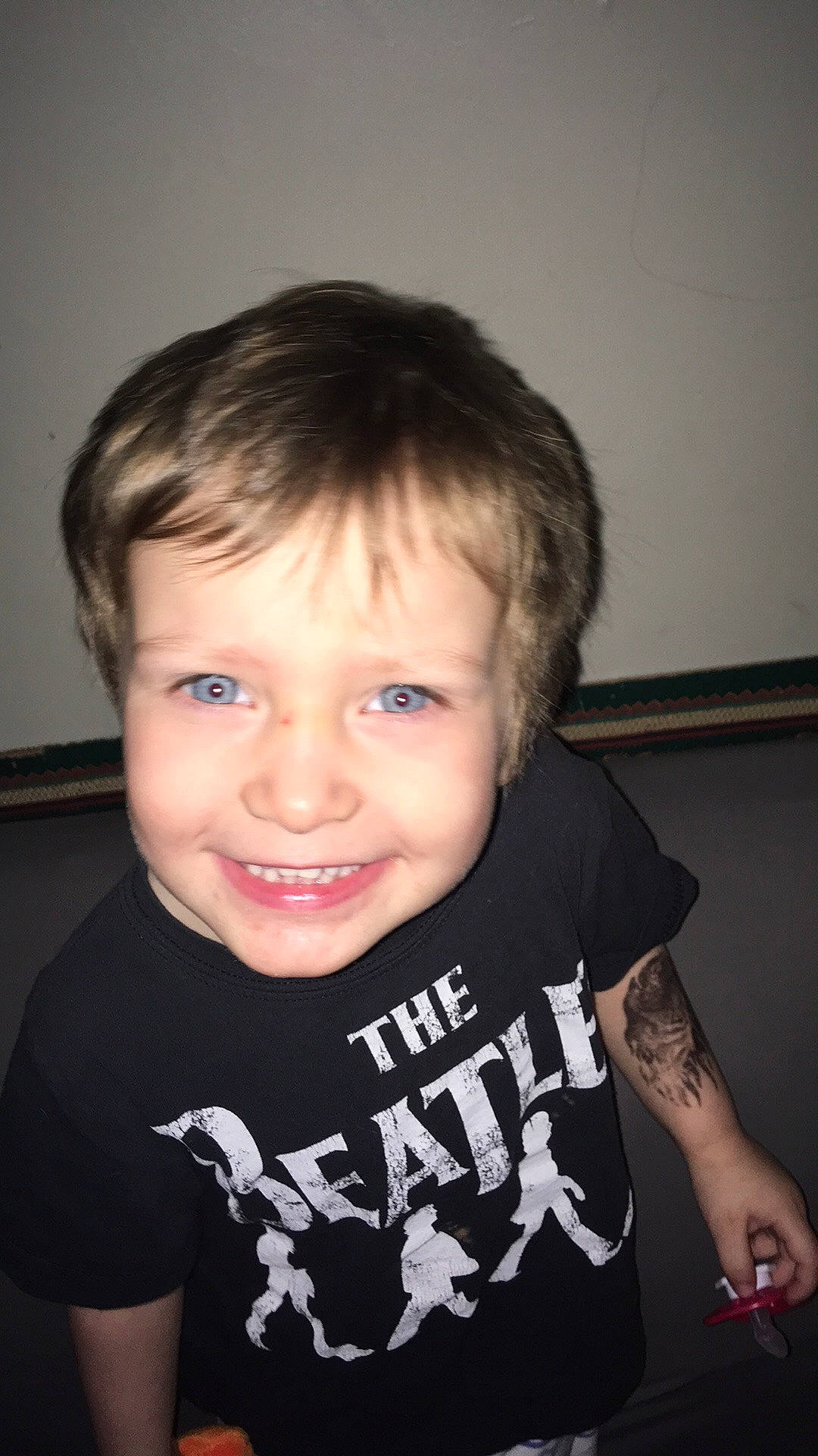 Gerald is registered to the contest to win money with this photo: arm, cheek, child, chin, cool, ear, face, facial_expression, forehead, fun, hair, hairstyle, head, jaw, joy, neck, organ, person, smile, t_shirt