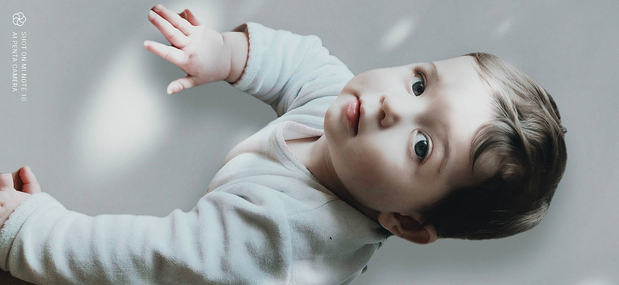 Jade participe au concours pour gagner de l'argent avec cette photo : arm, cheek, eye, eyebrow, eyelash, face, flash_photography, gesture, hair, happy, head, joint, lip, mouth, neck, nose, person, shoulder, skin, sleeve