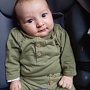 Aylan participe au concours pour gagner de l'argent avec cette photo : baby, buttoned_shirt, car_seat, child, clothing, cute, expression, face, green_clothing, hands, head, human, indoors, infant, portrait, seat, sitting, soft_lighting, wide_eyes, young_child