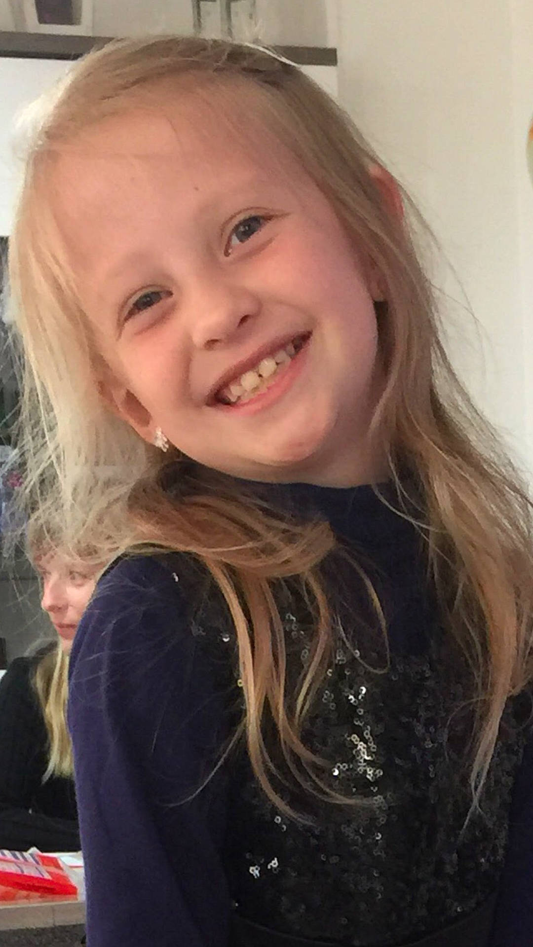 Lou-anne a rejoint le concours — aidez-le/la à gagner de superbes lots ! beauty, blond, cheek, child, child_model, chin, eyebrow, face, facial_expression, forehead, girl, hair, hairstyle, head, human_hair_color, joy, long_hair, mouth, nose, person