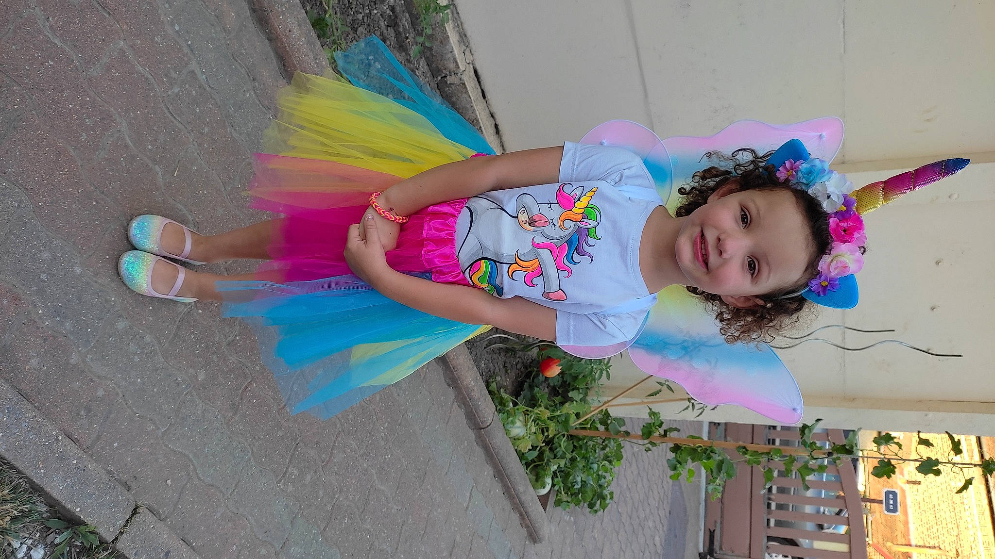 Meryne participe au concours pour gagner de l'argent avec cette photo : baby_toddler_clothing, child, costume, fun, happy, human_leg, joy, leisure, magenta, person, pink, plant, sandal, smile, textile, thigh, toddler, vacation, visual_arts