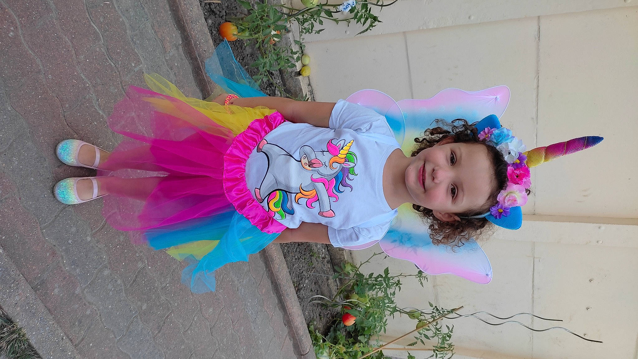 Meryne a rejoint le concours — aidez-le/la à gagner de superbes lots ! baby, baby_toddler_clothing, child, costume, event, fun, happy, hat, headwear, joy, leisure, magenta, party_supply, person, pink, plant, smile, toddler