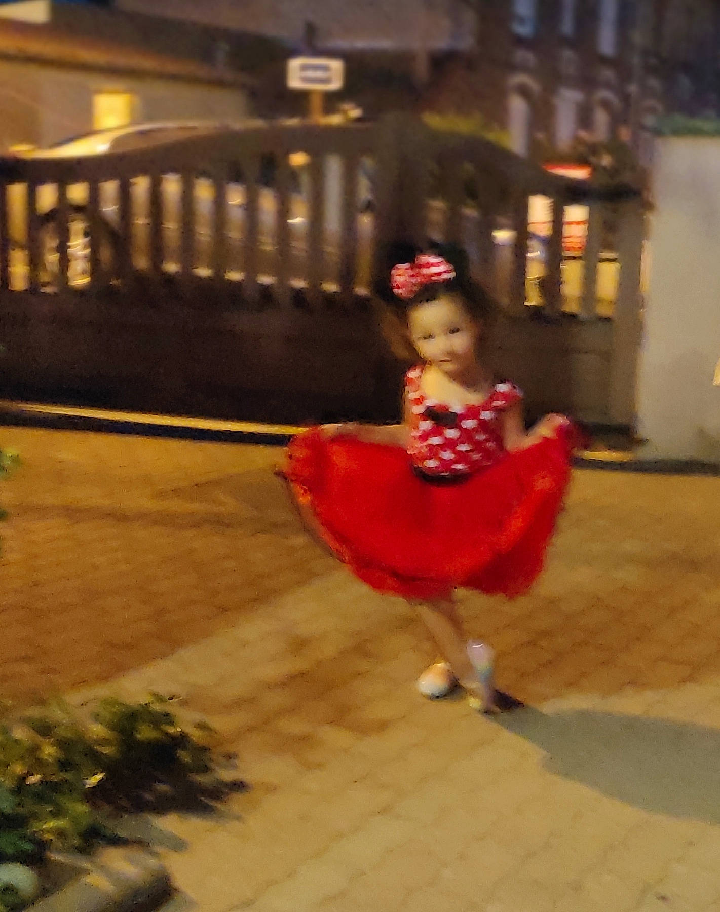 Meryne participe au concours pour gagner de l'argent avec cette photo : ballet_shoe, choreography, costume, dance, dress, entertainment, event, fashion_design, flooring, fun, hat, human_leg, leisure, performance_art, performing_arts, person, plant, pointe_shoe, recreation, tradition