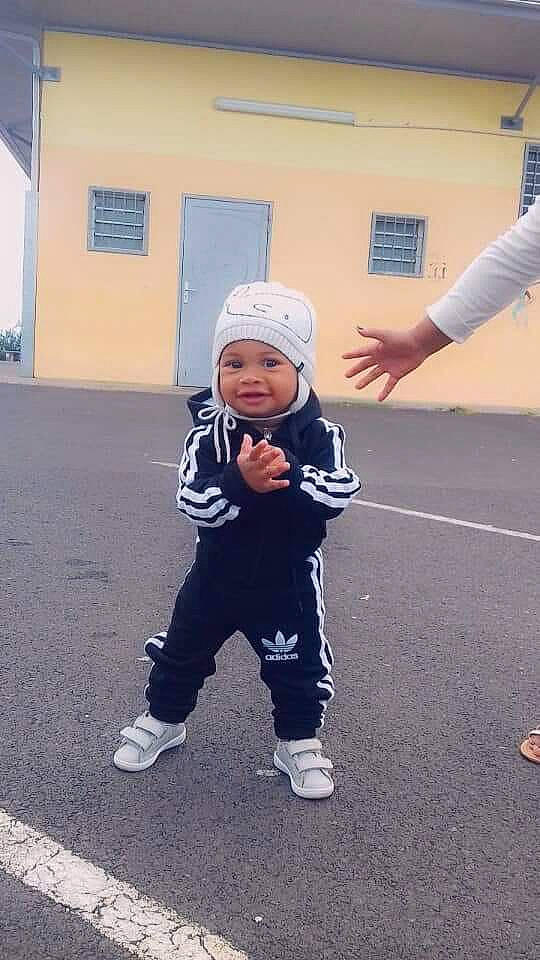 Kéran participe au concours pour gagner de l'argent avec cette photo : asphalt, cap, child, cool, day, footwear, fun, girl, headgear, headwear, joint, person, product, recreation, shoe, snapshot, toddler, vacation