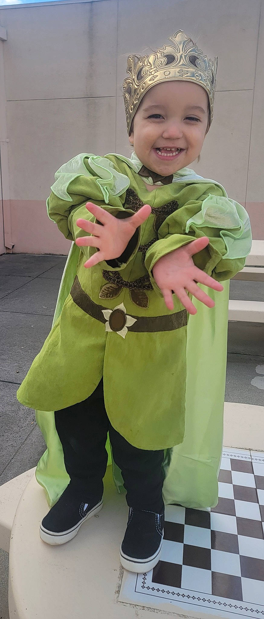 Evarette is registered to the contest to win money with this photo: baby_toddler_clothing, bag, camouflage, child, costume, finger, fur, gesture, glove, hairstyle, hand, headwear, joy, military_camouflage, pattern, person, personal_protective_equipment, sleeve, smile, stuffed_toy