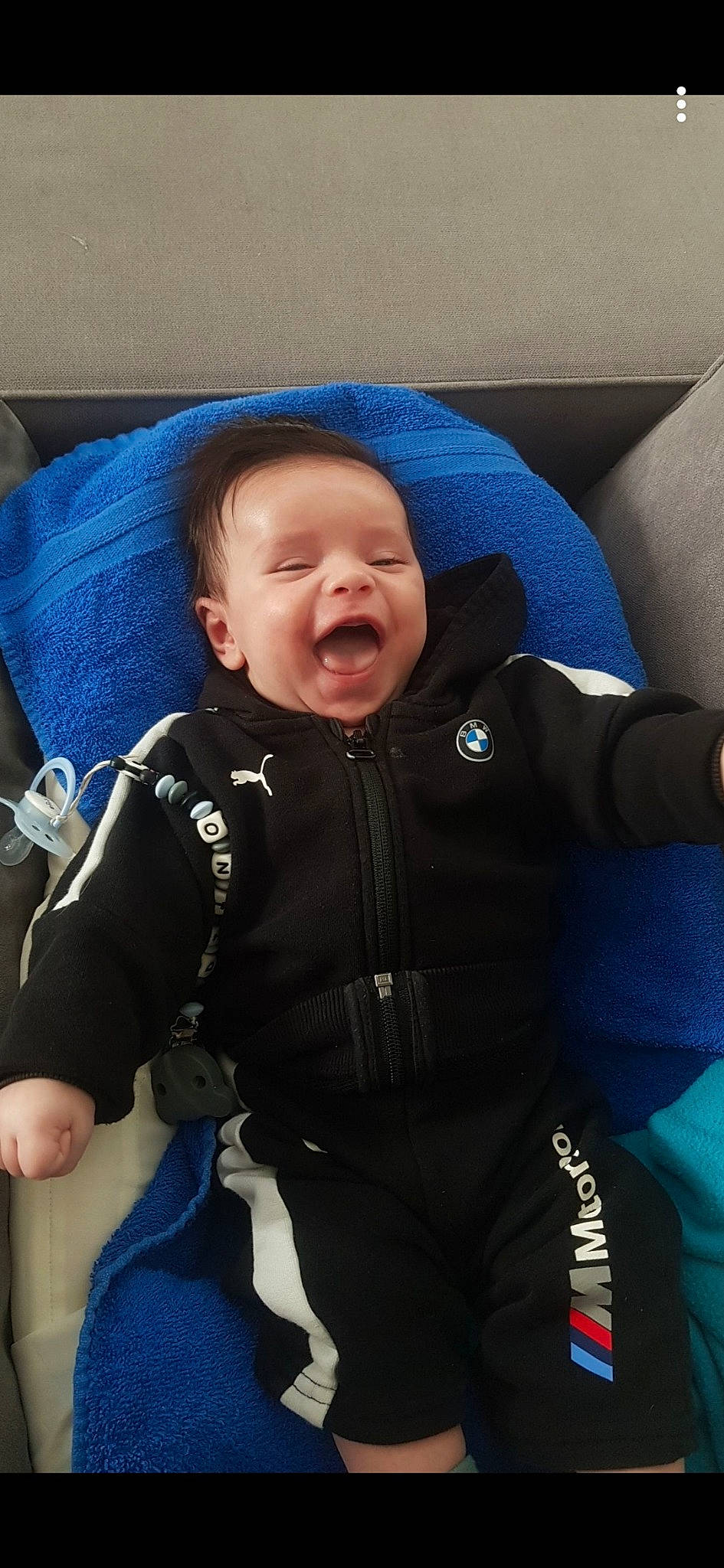 Djino a rejoint le concours — aidez-le/la à gagner de superbes lots ! baby, baby_carriage, baby_products, cheek, child, person, toddler