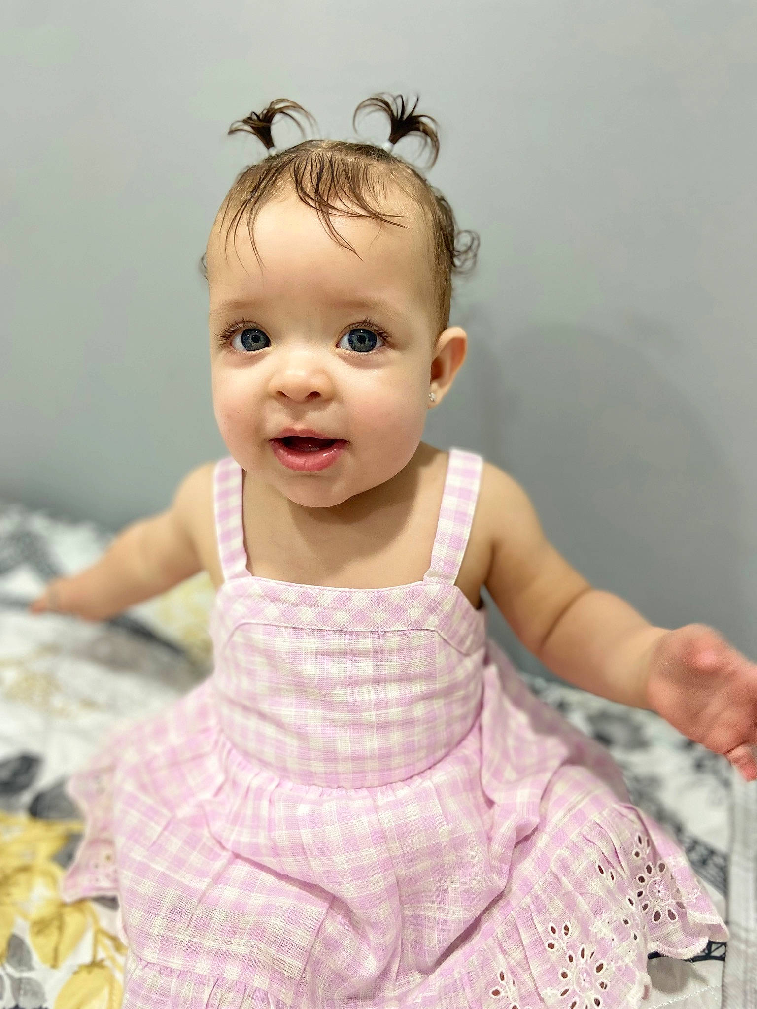 Amelia is registered to the contest to win money with this photo: arm, baby, baby_toddler_clothing, cheek, chin, dress, eye, eyelash, face, hand, head, iris, joint, lip, mouth, neck, person, shoulder, skin, sleeve