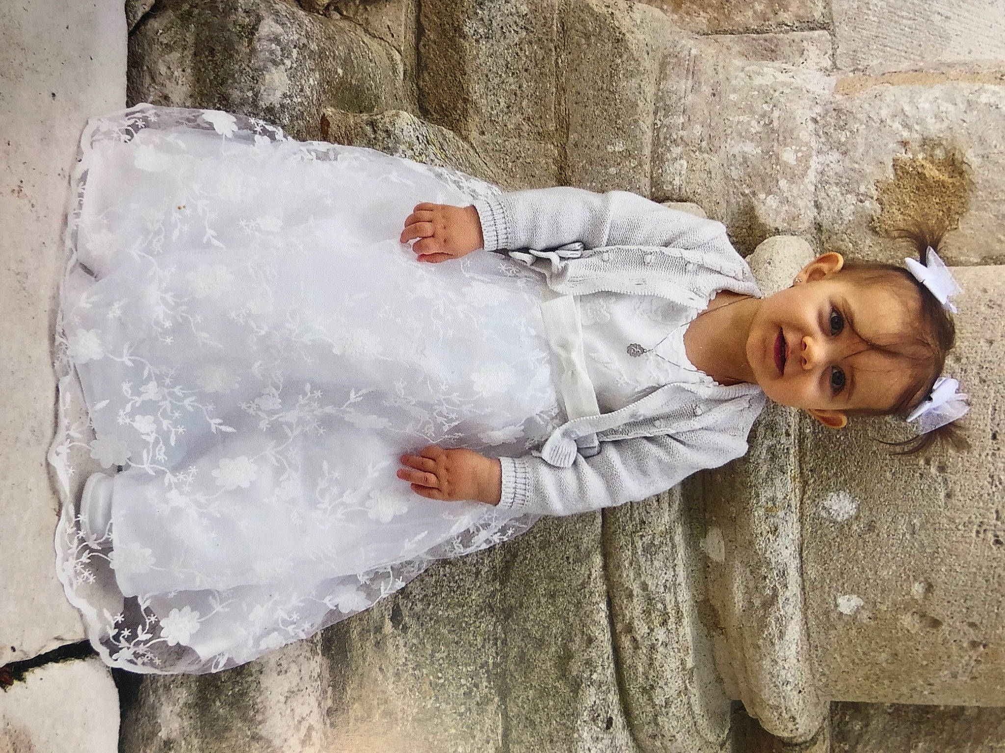 Manon participe au concours pour gagner de l'argent avec cette photo : child, comfort, concrete, eye, face, freezing, fun, fur, gesture, hairstyle, happy, leisure, linens, person, portrait_photography, sitting, skin, street_fashion, temple, toddler