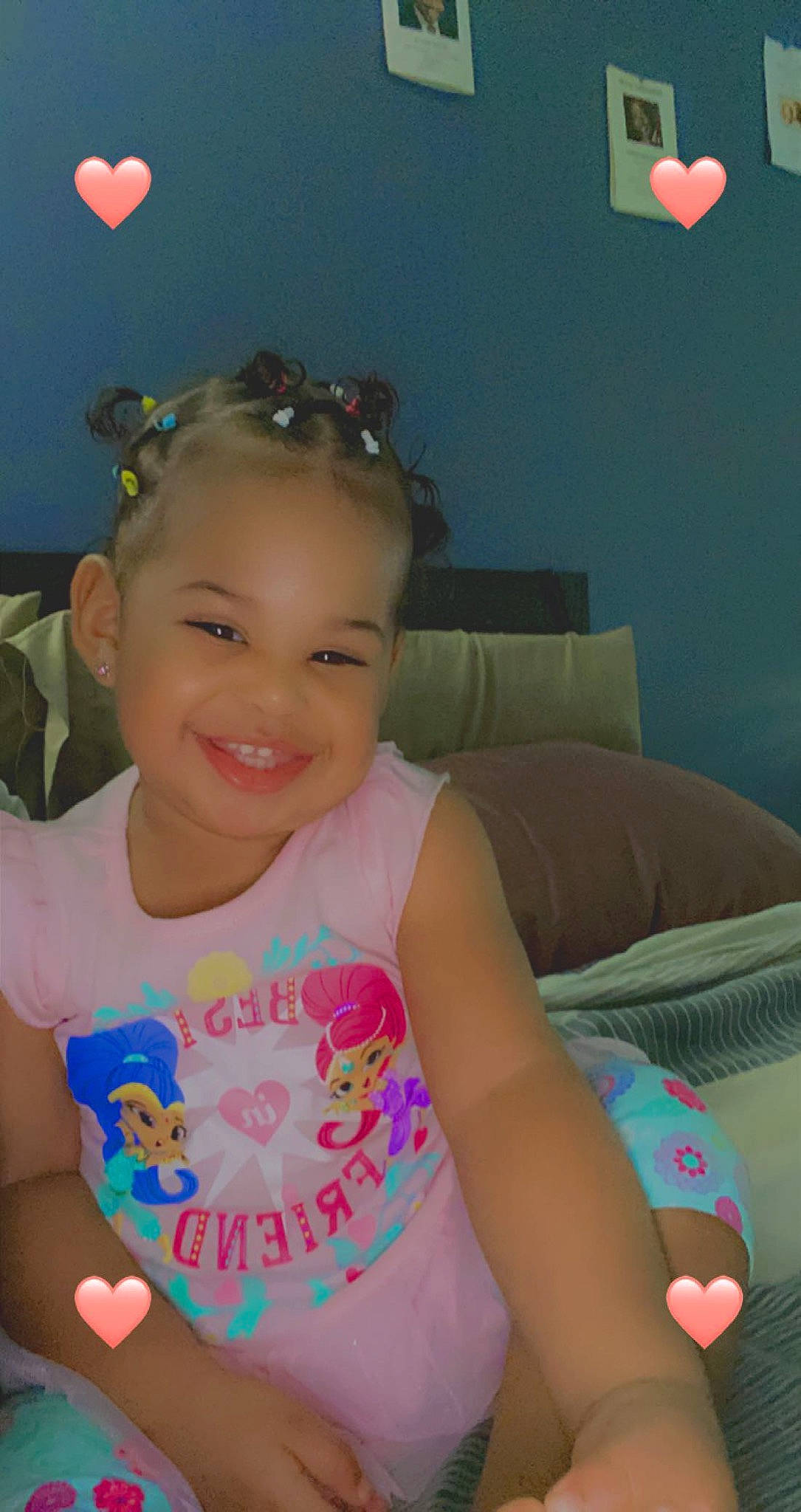 Zamaya is registered to the contest to win money with this photo: arm, baby_toddler_clothing, black_hair, cheek, comfort, couch, eye, facial_expression, finger, hairstyle, happy, human_body, iris, joy, light, person, pink, shoulder, skin, smile