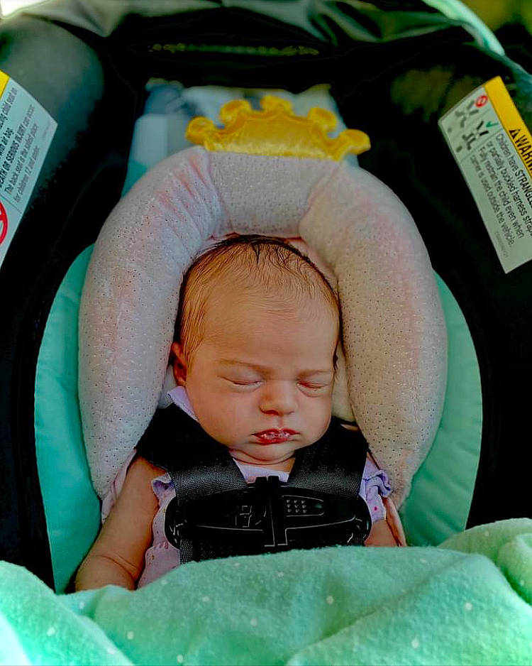 Everliegh is registered to the contest to win money with this photo: baby, baby_carriage, baby_in_car_seat, baby_products, baby_safety, baby_sleeping, baby_toddler_clothing, bag, cheek, child, comfort, facial_expression, green, head, human, infant_bed, linens, person, product, textile