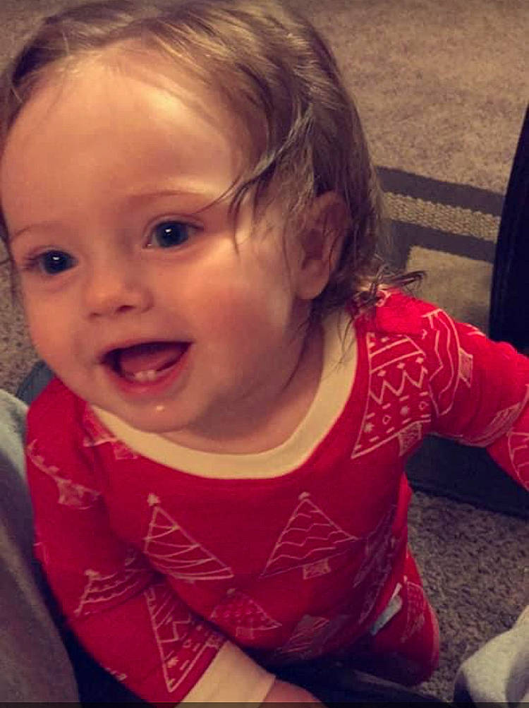 Raelynn is registered to the contest to win money with this photo: cheek, chin, ear, eye, eyebrow, eyelash, forehead, hair, hairstyle, happy, human_body, iris, jaw, lip, mouth, neck, nose, person, skin, smile