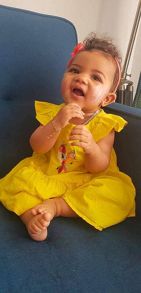 Diane participe au concours pour gagner de l'argent avec cette photo : baby, baby_toddler_clothing, cheek, chin, dress, eye, face, gesture, hair, happy, head, iris, nose, person, pink, skin, sleeve, smile, thumb, toddler