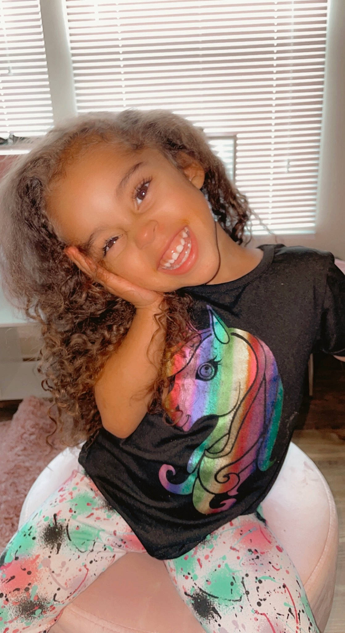 Araya is registered to the contest to win money with this photo: cheek, chin, eye, eyebrow, eyelash, facial_expression, head, human_body, iris, jaw, joint, joy, leg, lip, mouth, muscle, neck, person, shoulder, skin