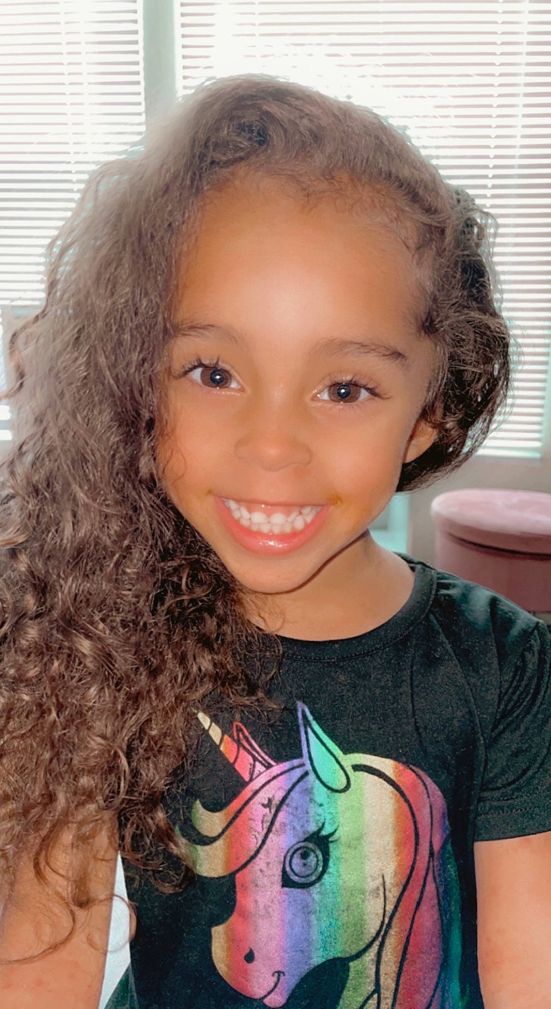 Araya is registered to the contest to win money with this photo: cheek, chin, cool, eyebrow, eyelash, facial_expression, forehead, happy, iris, jaw, joy, lip, mouth, neck, nose, organ, person, shoulder, skin, sleeve