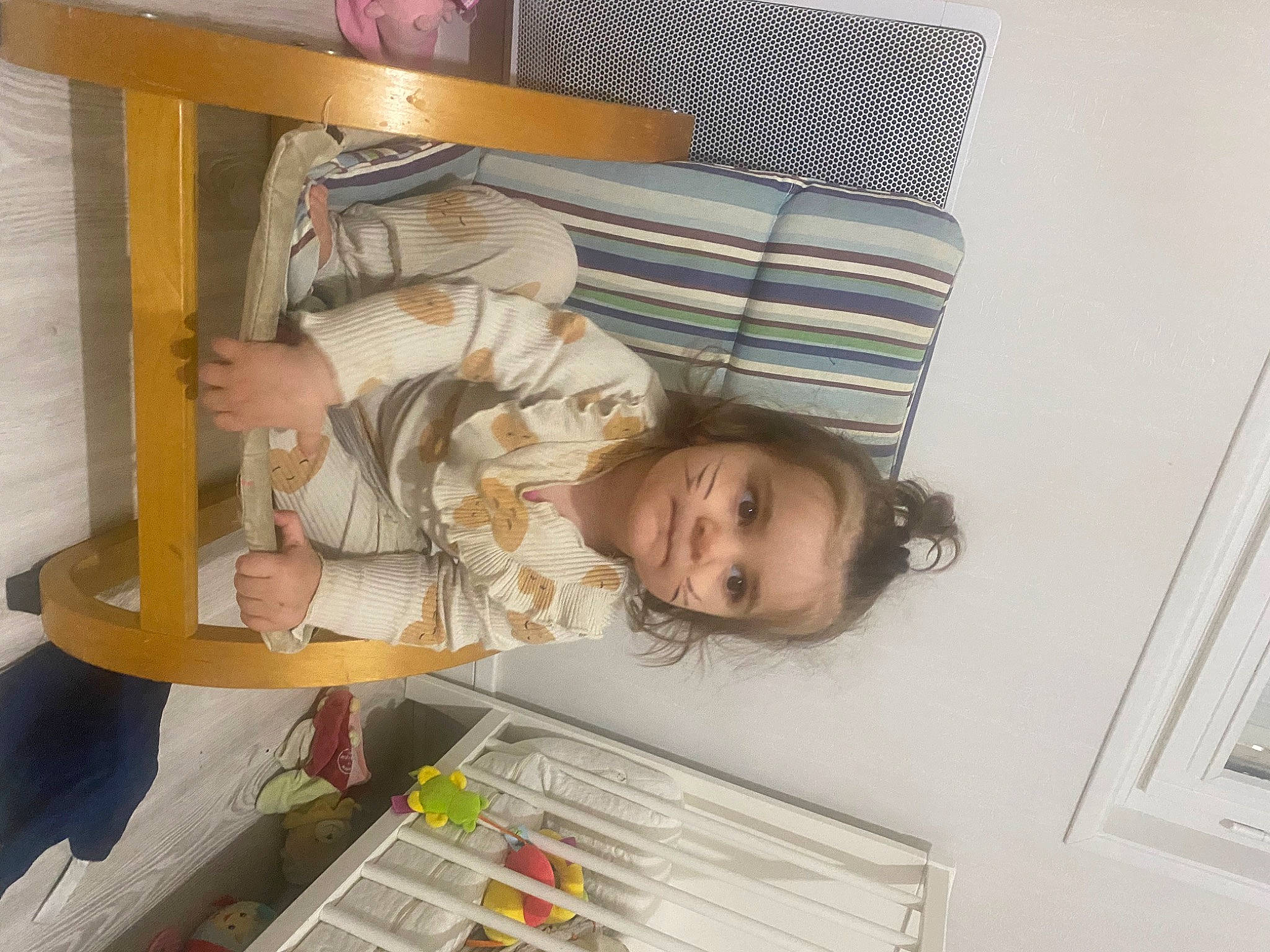 Haley a rejoint le concours — aidez-le/la à gagner de superbes lots ! child, comfort, flooring, fun, office_supplies, pattern, person, room, smile, t_shirt, toddler, wood