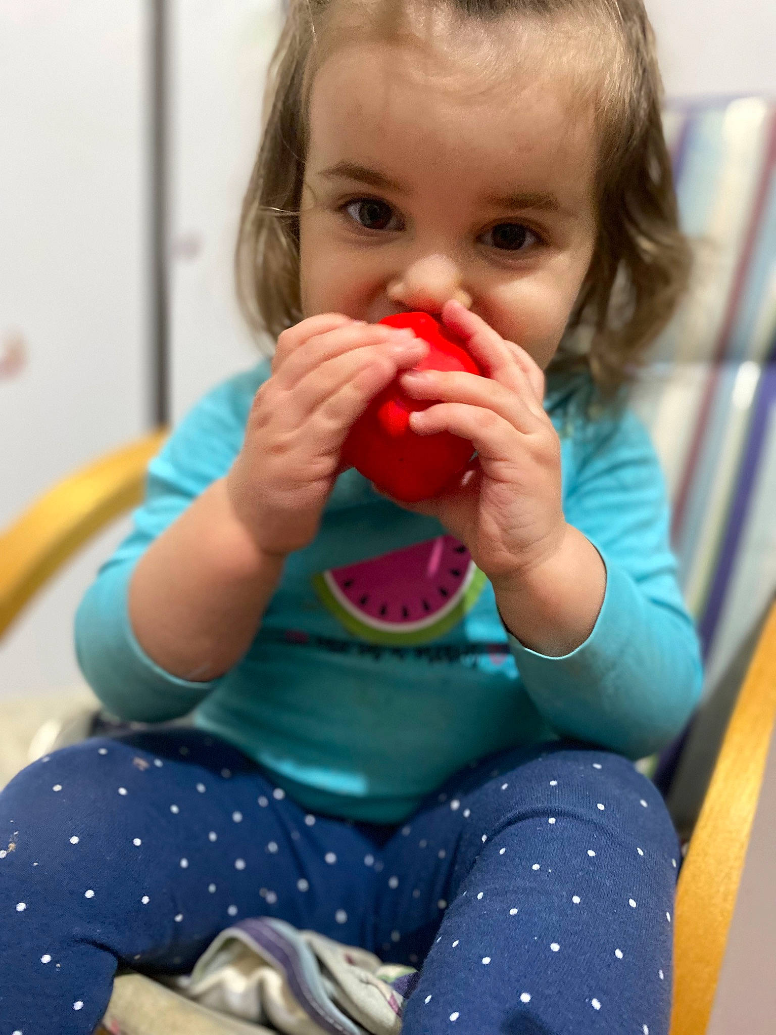 Haley participe au concours pour gagner de l'argent avec cette photo : baby, baby_playing_with_toys, baby_toddler_clothing, chair, cheek, child, clothing, finger, food_craving, fun, happy, human_leg, leisure, lip, nail, person, sitting, skin, sweetness, thigh